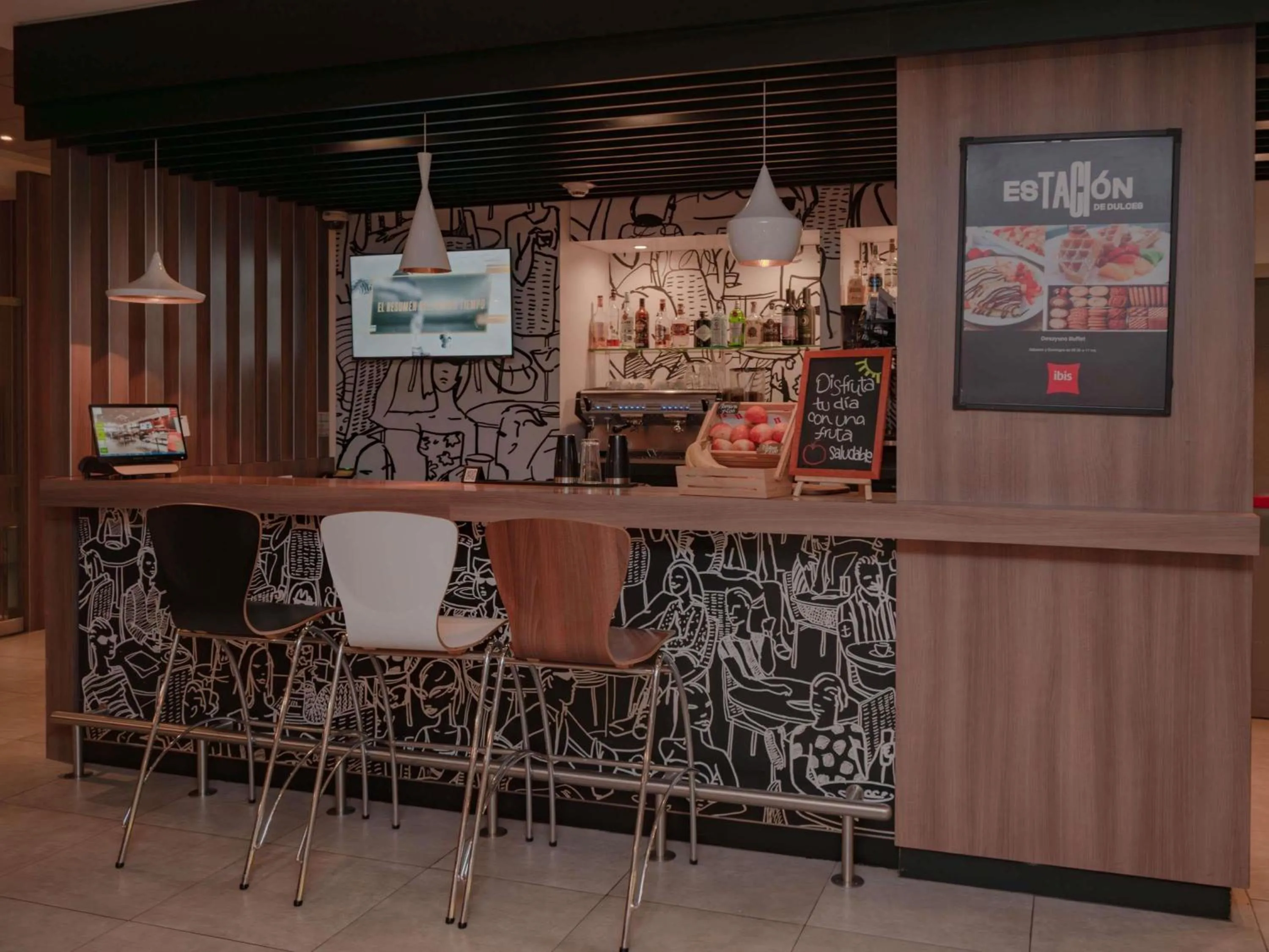 Restaurant/places to eat in ibis Lima Reducto Miraflores