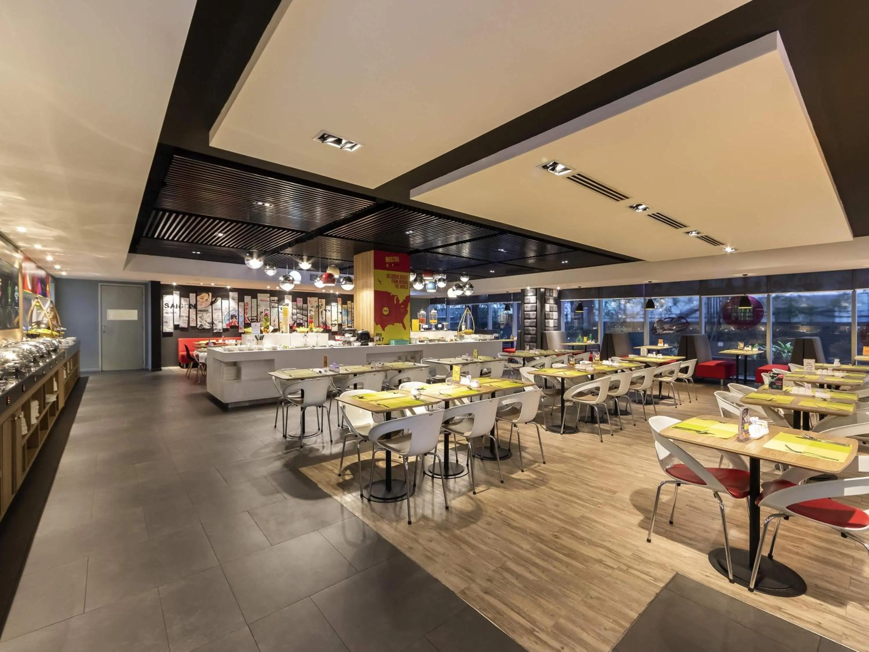 Restaurant/places to eat in Ibis Saigon Airport