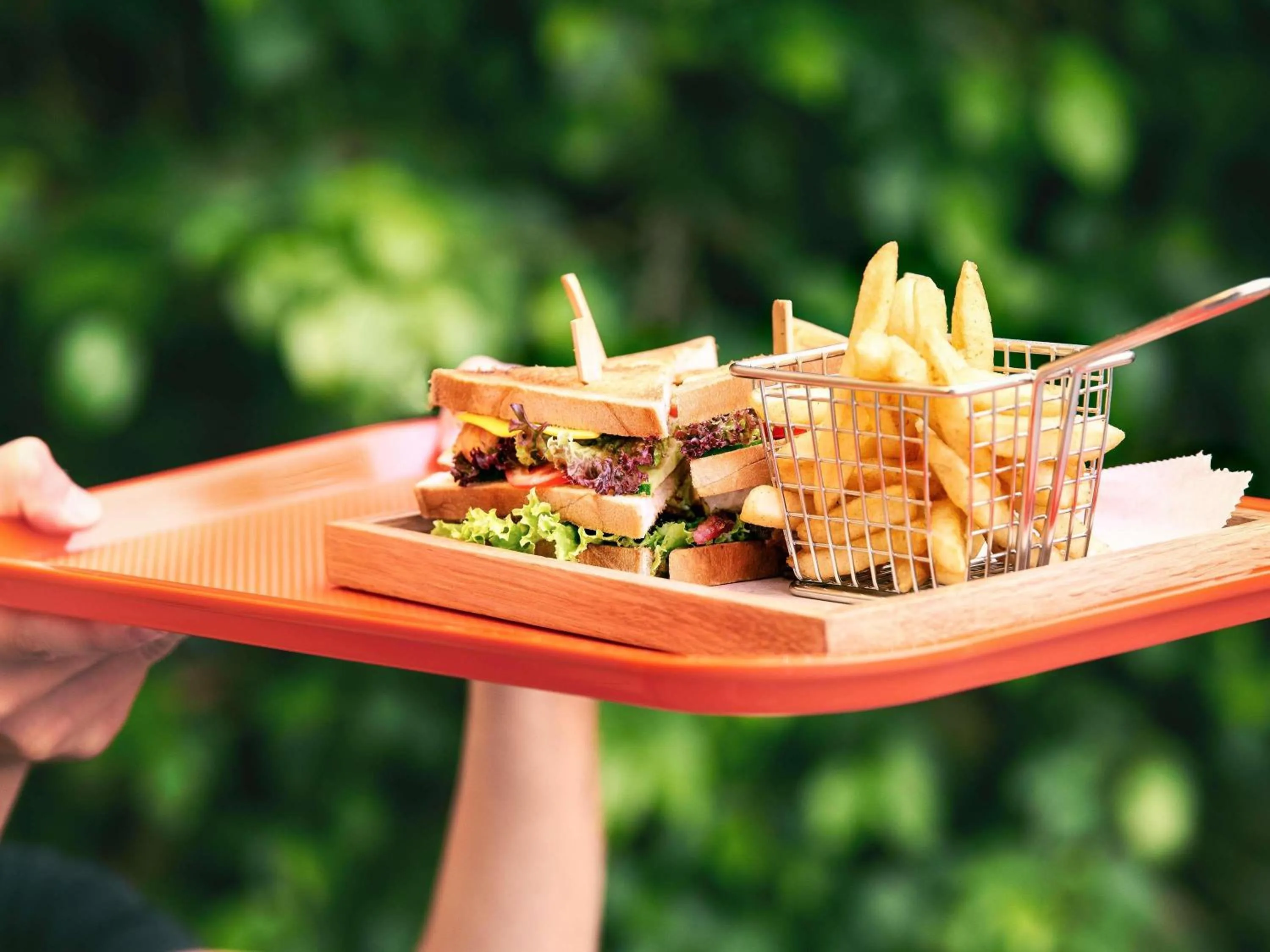 Restaurant/places to eat in Ibis Saigon Airport