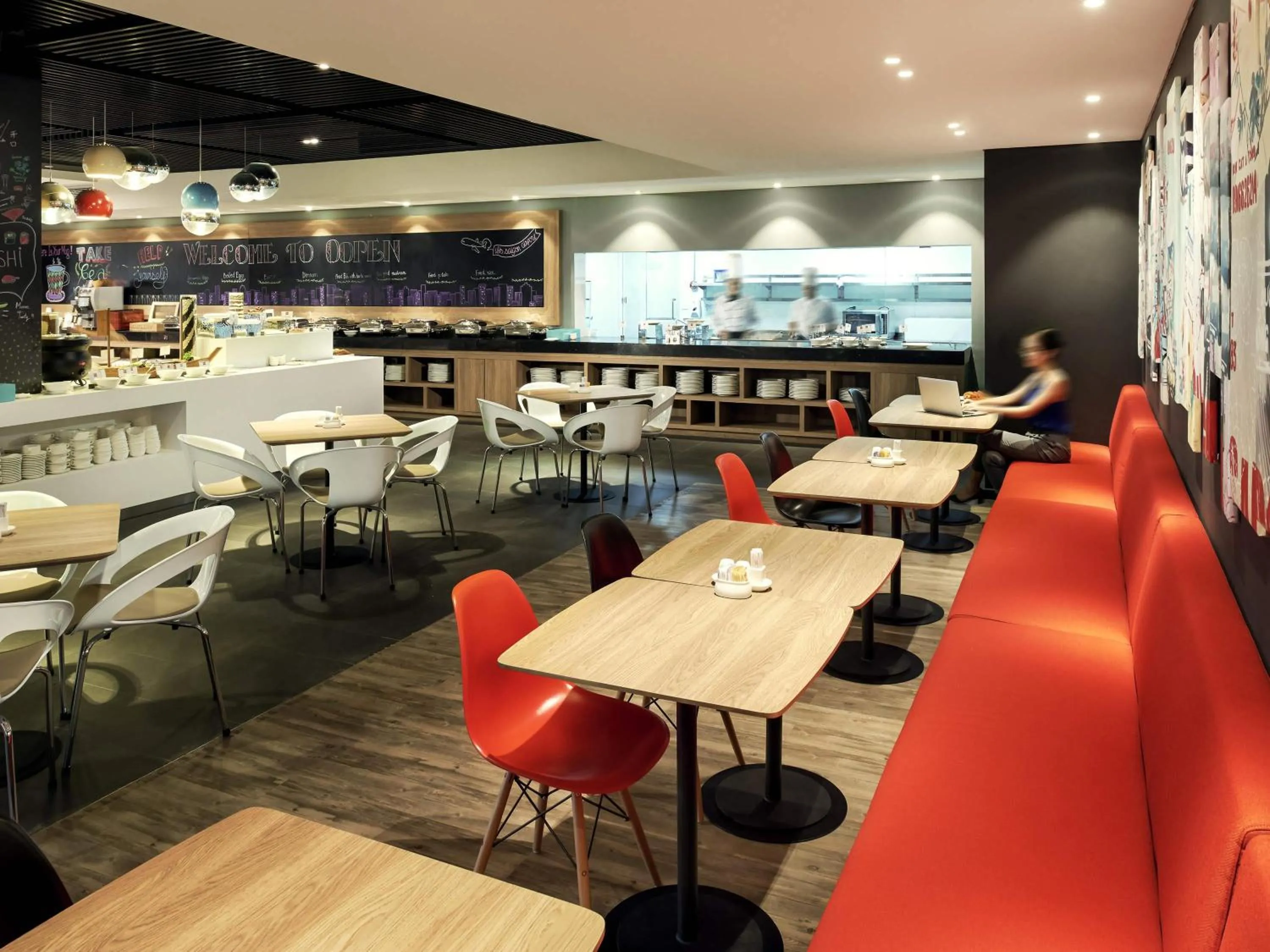 Restaurant/places to eat in Ibis Saigon Airport