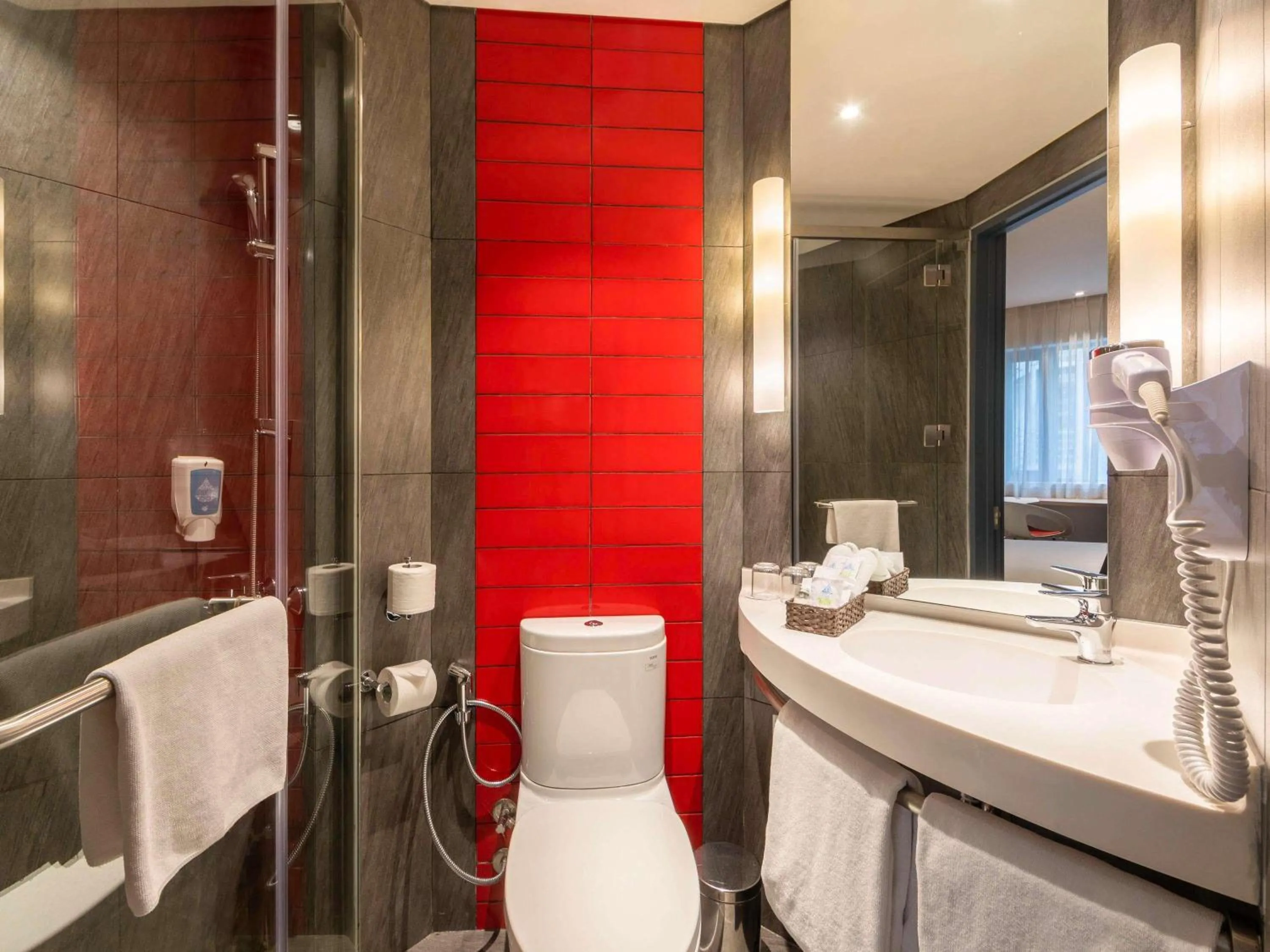 Bedroom in Ibis Saigon Airport