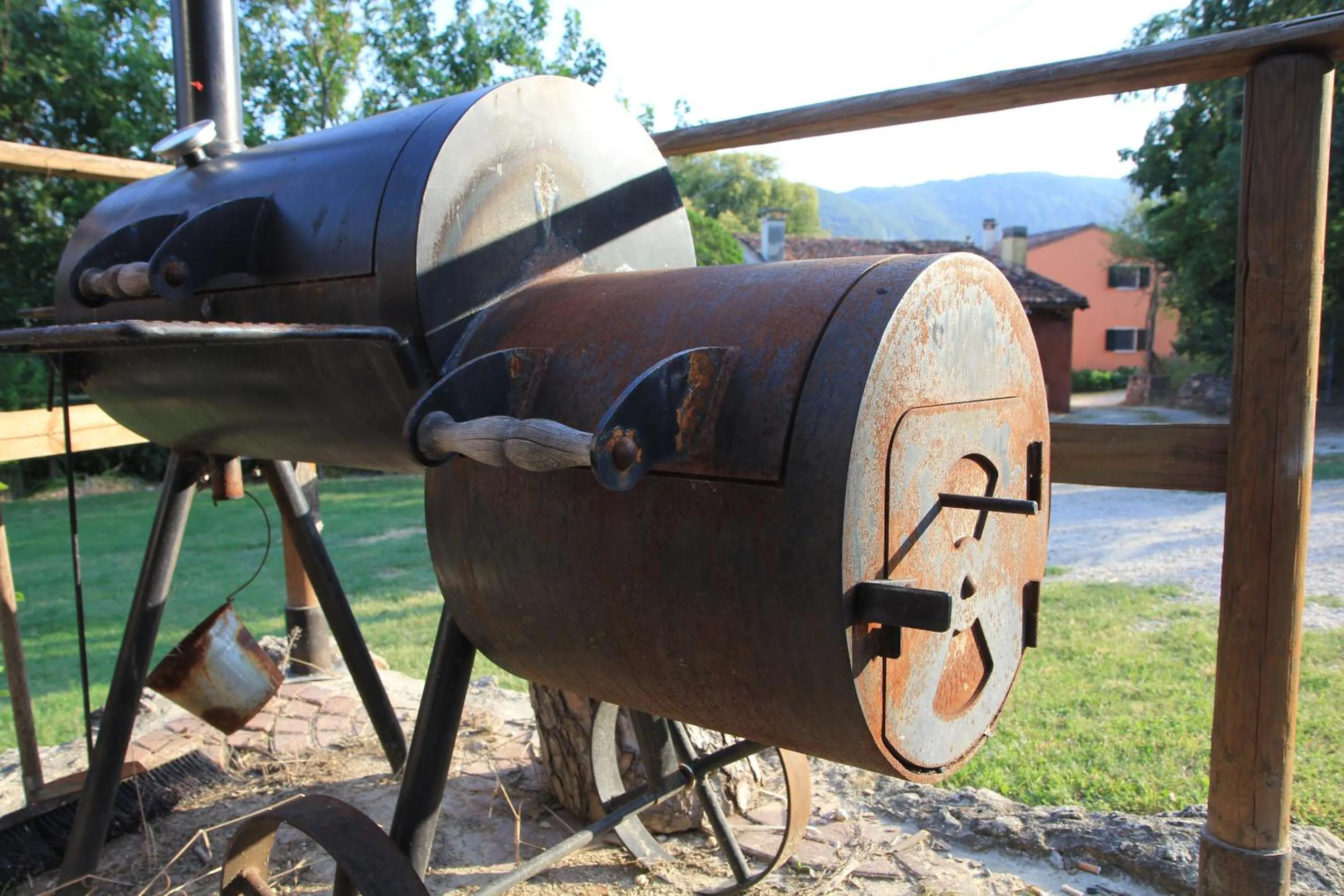 BBQ facilities in Brojo Hill