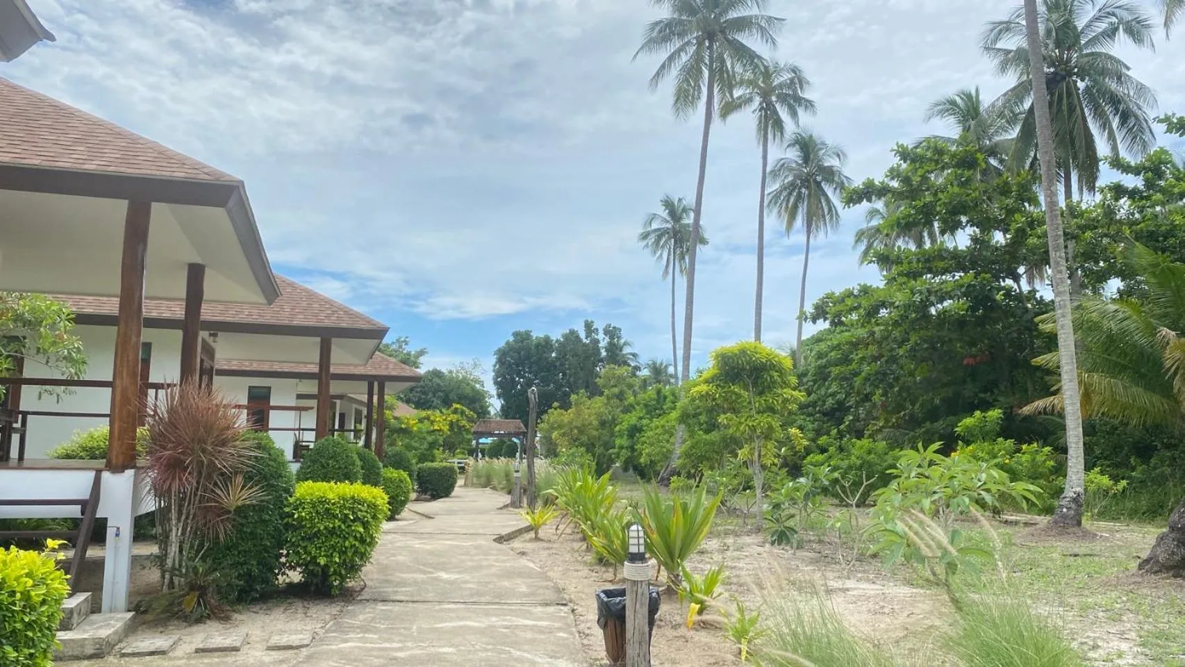 Photo of the whole room in Koh Ngai Paradise Beach