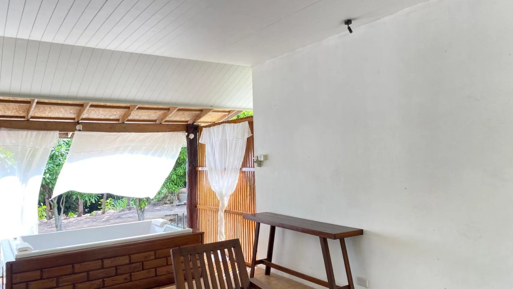 Property building in Koh Ngai Paradise Beach