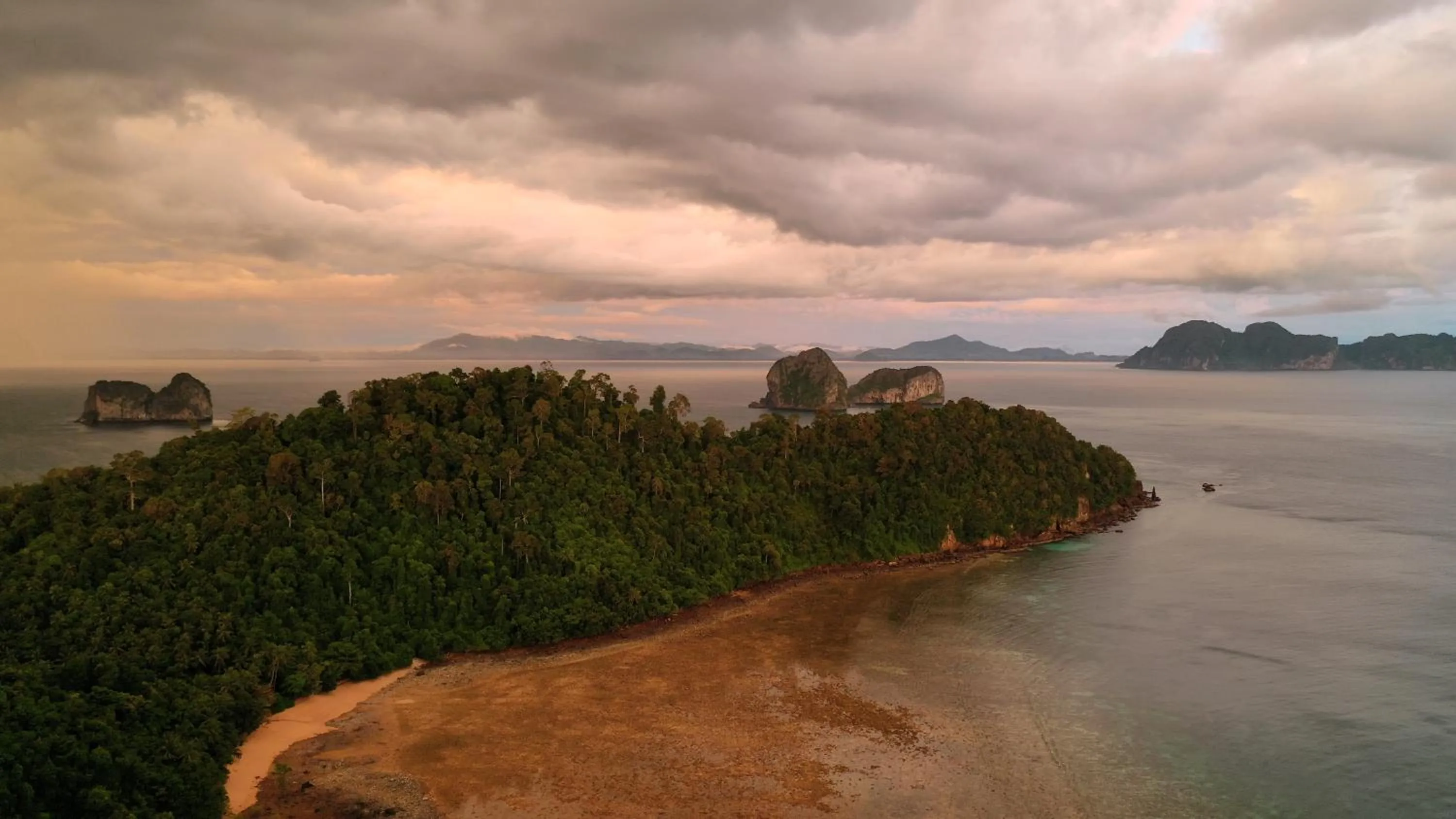 Breakfast in Koh Ngai Paradise Beach