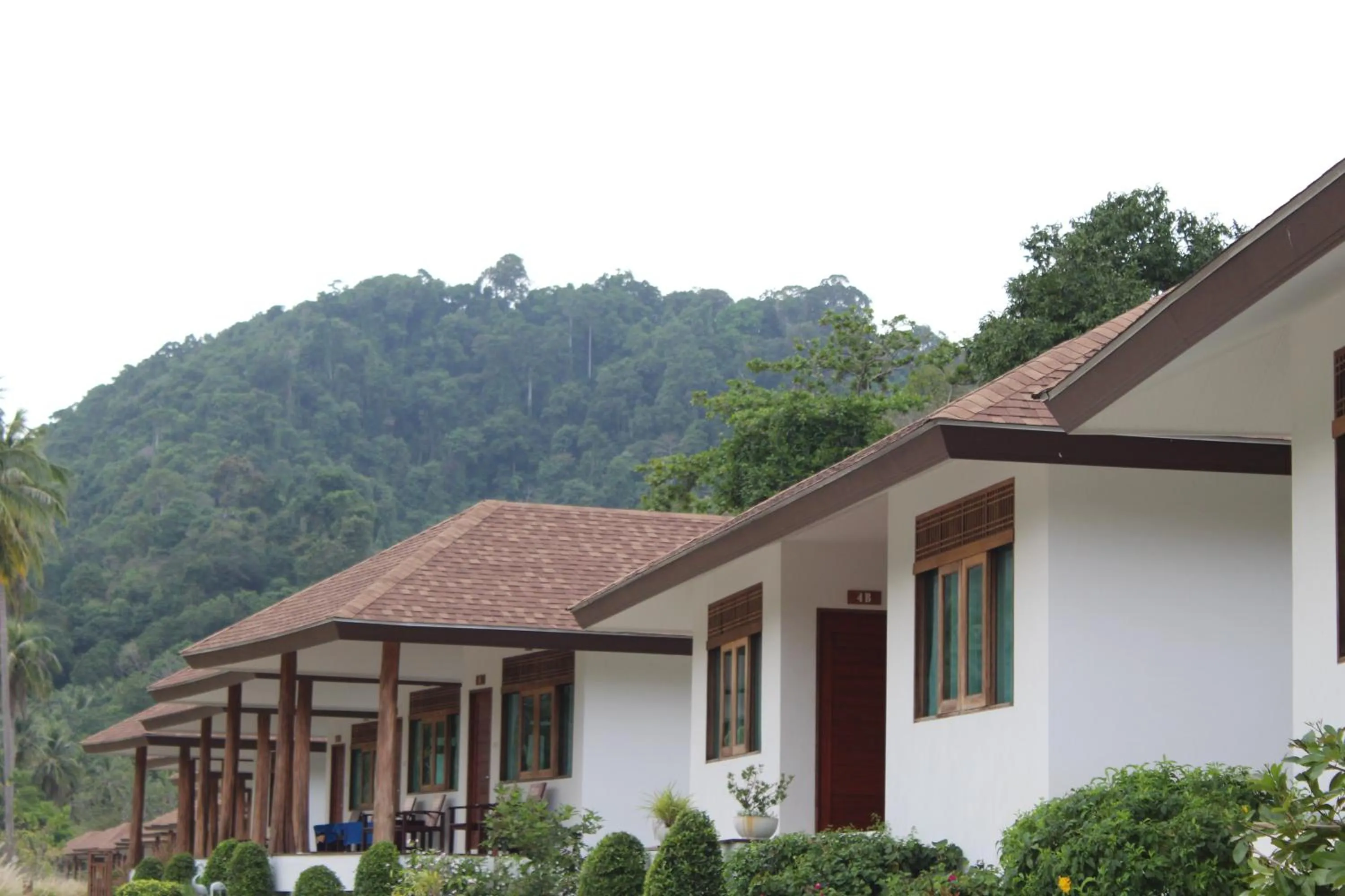 Property building in Koh Ngai Paradise Beach