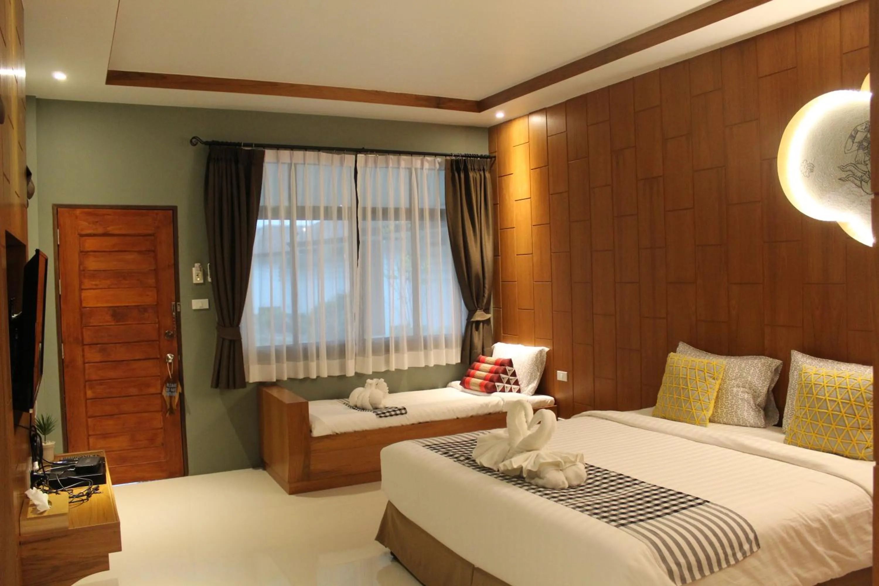 Bed in Koh Ngai Paradise Beach