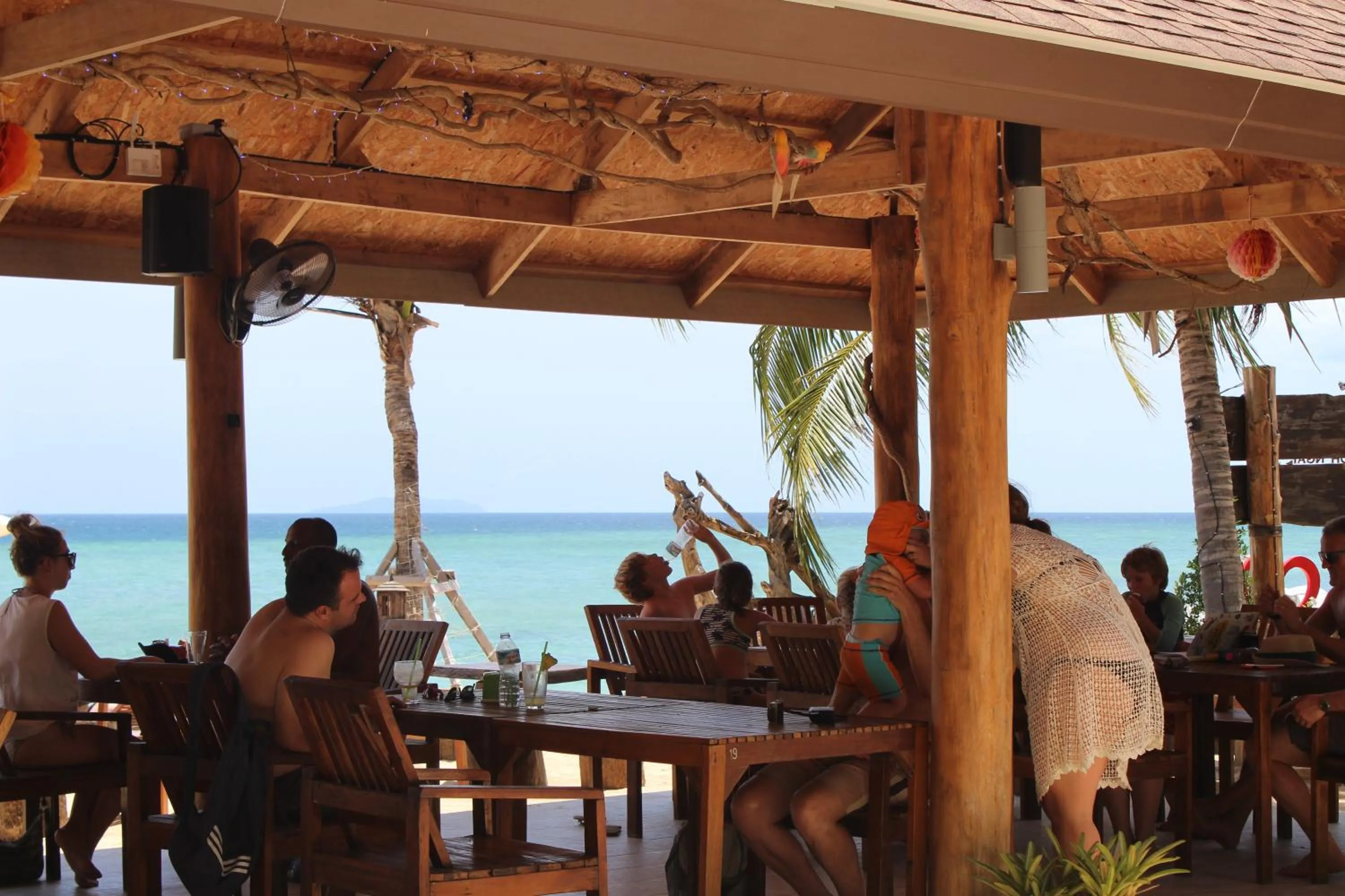 Restaurant/places to eat in Koh Ngai Paradise Beach