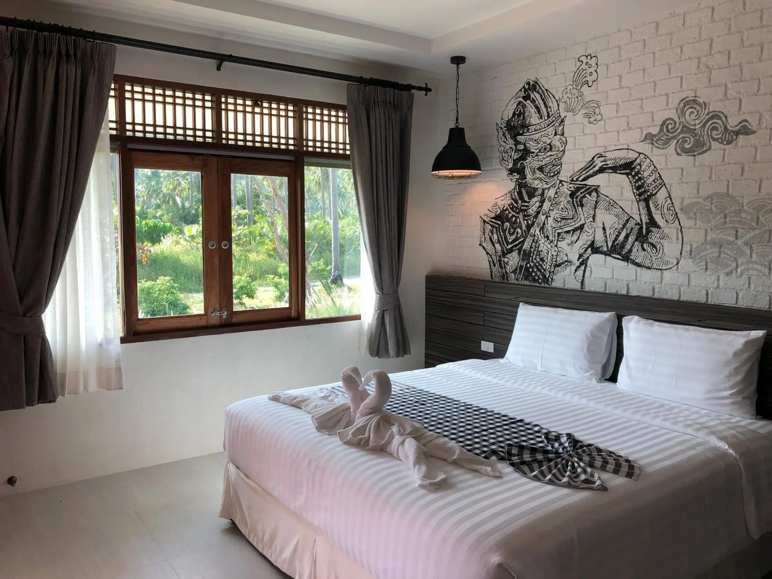 Family Room with Bath in Koh Ngai Paradise Beach Family Room with Bath in Koh Ngai Paradise Beach