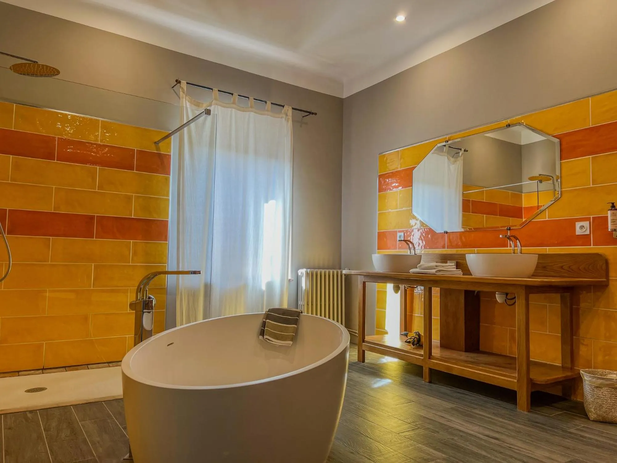 Shower in Hôtel d'Alibert