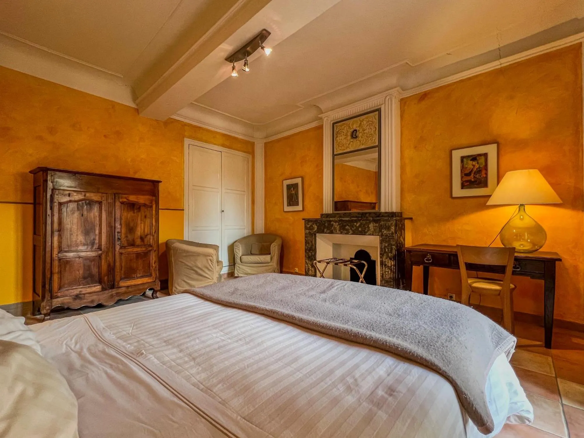 Living room, Bed in Hôtel d'Alibert
