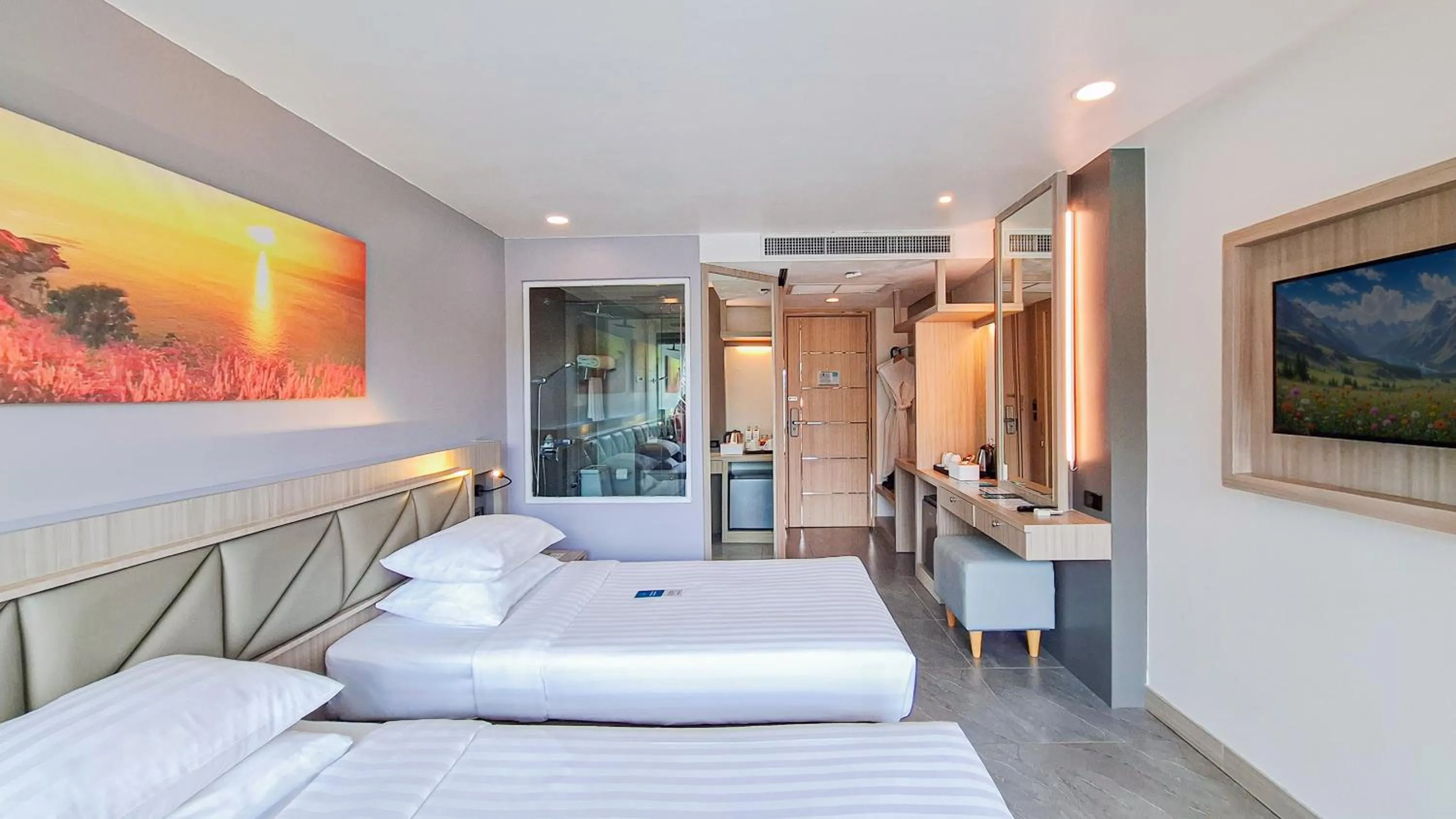 TV and multimedia, Bed in Clarian Hotel Beach Patong