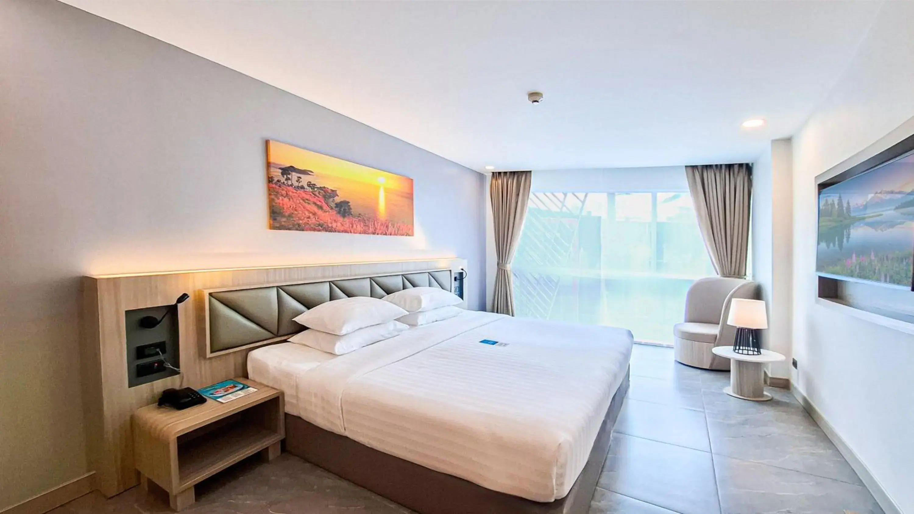Premium Superior King Room in Clarian Hotel Beach Patong Premium Superior King Room in Clarian Hotel Beach Patong