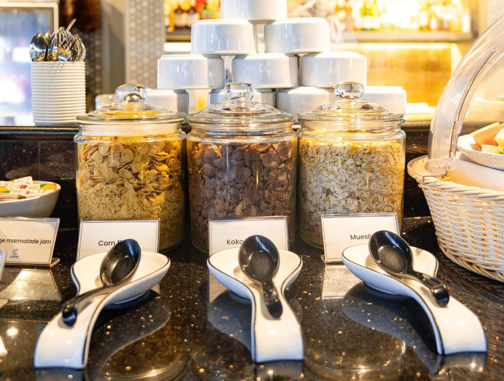 Restaurant/places to eat in Clarian Hotel Beach Patong