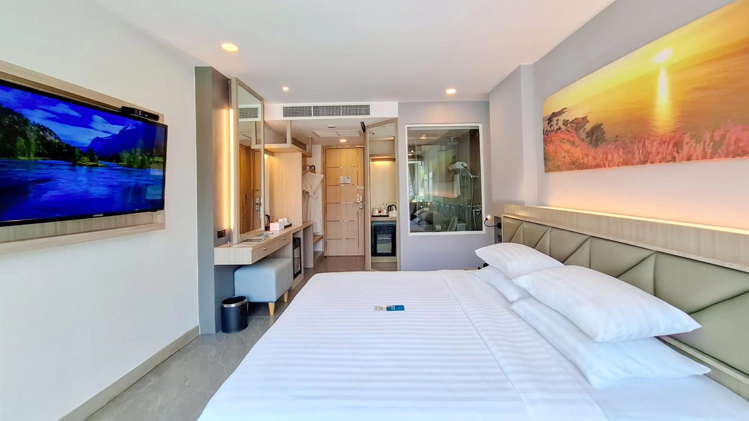 TV and multimedia, Bed in Clarian Hotel Beach Patong