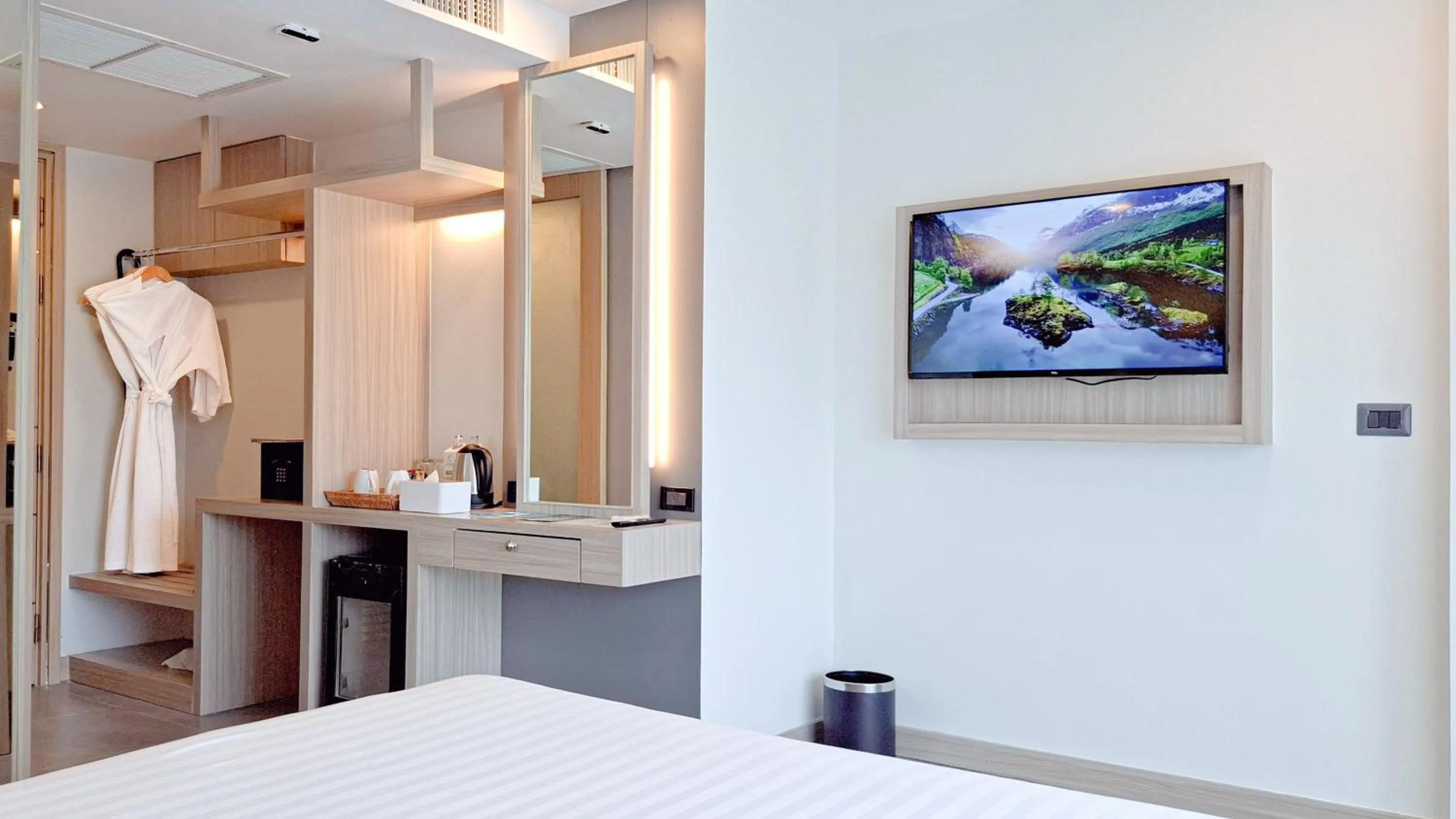 TV and multimedia, Bed in Clarian Hotel Beach Patong