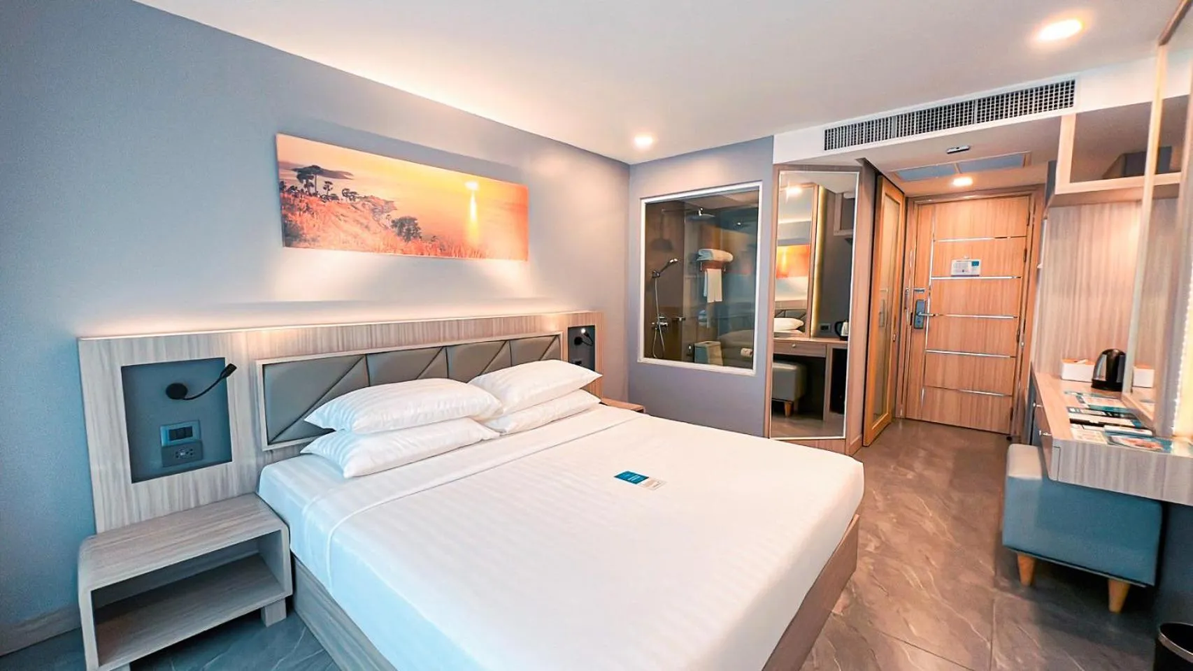 Bed in Clarian Hotel Beach Patong