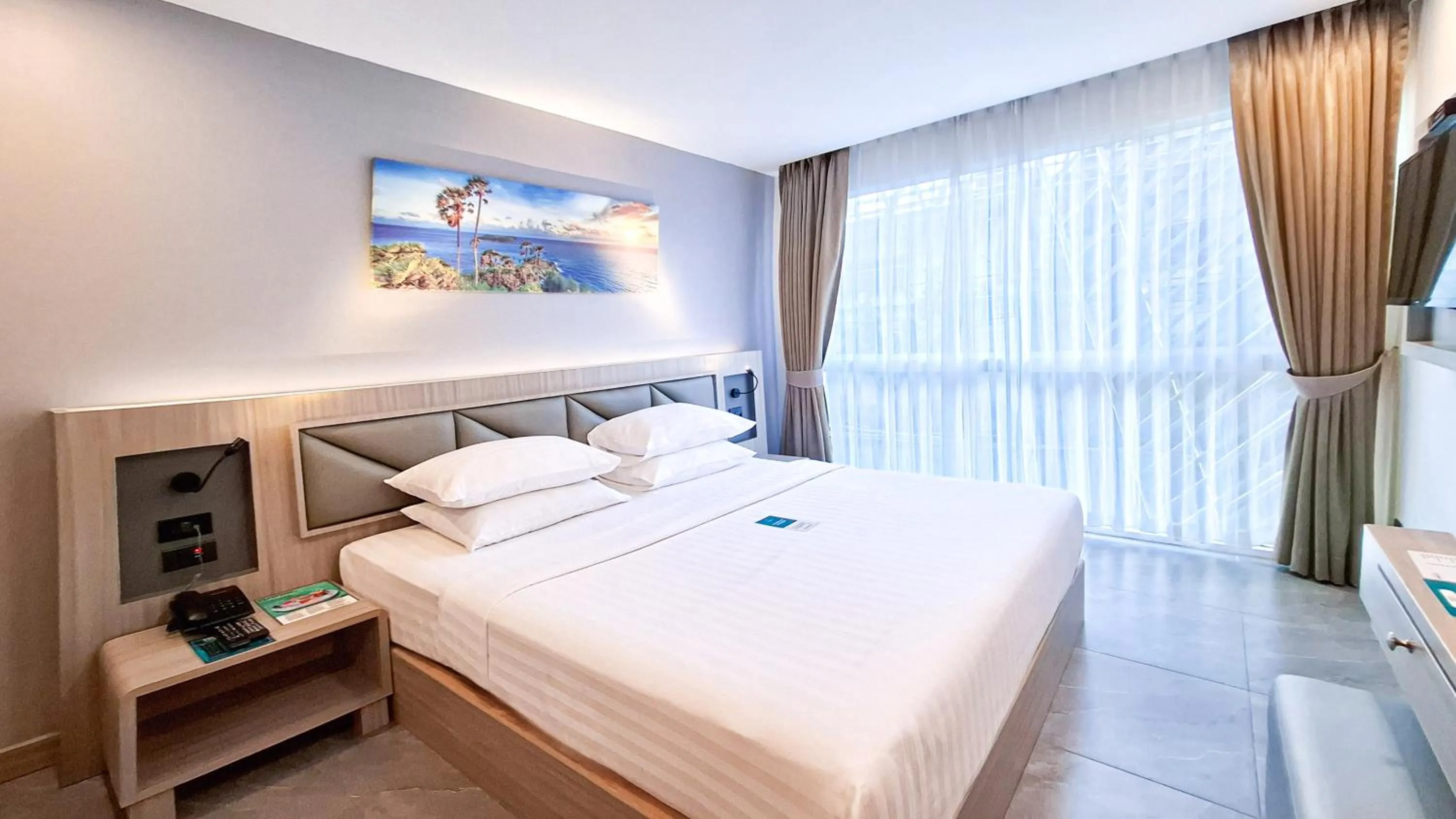 Standard King Room in Clarian Hotel Beach Patong