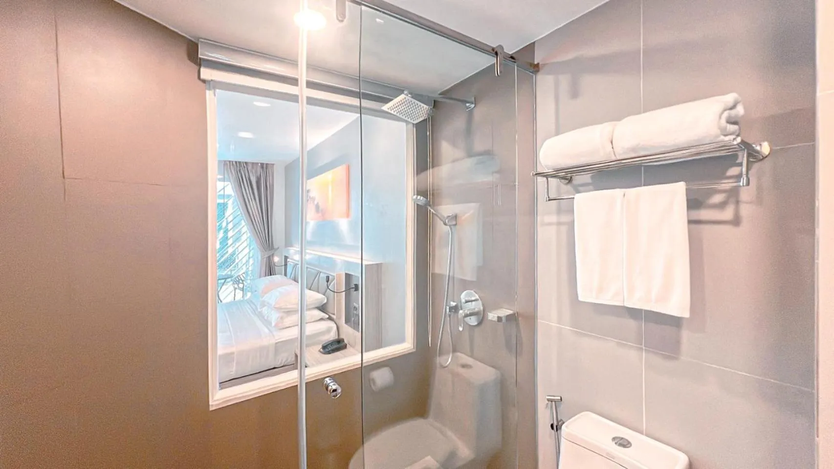 Shower in Clarian Hotel Beach Patong