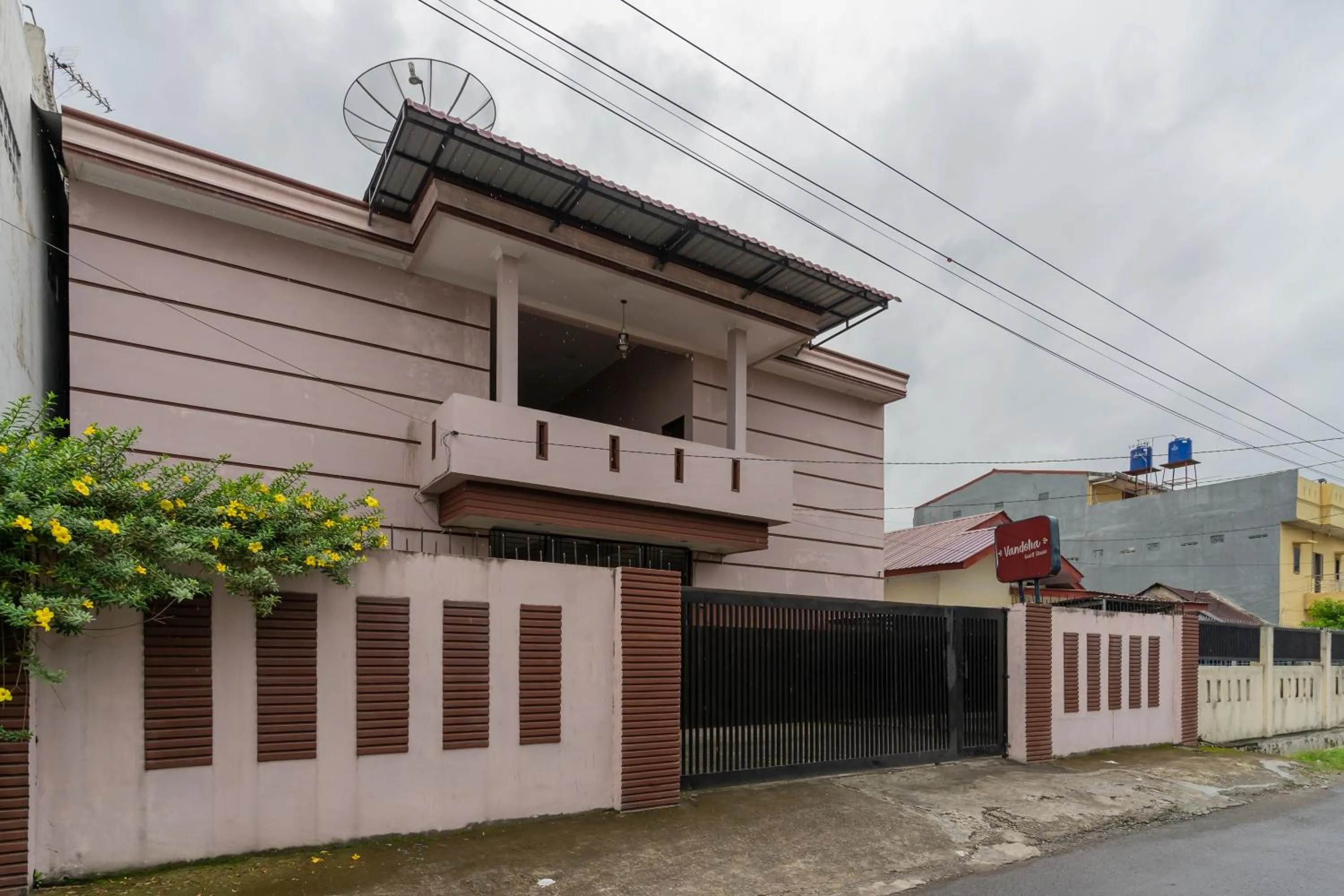 Property building in Vandolia Guest House Medan RedPartner