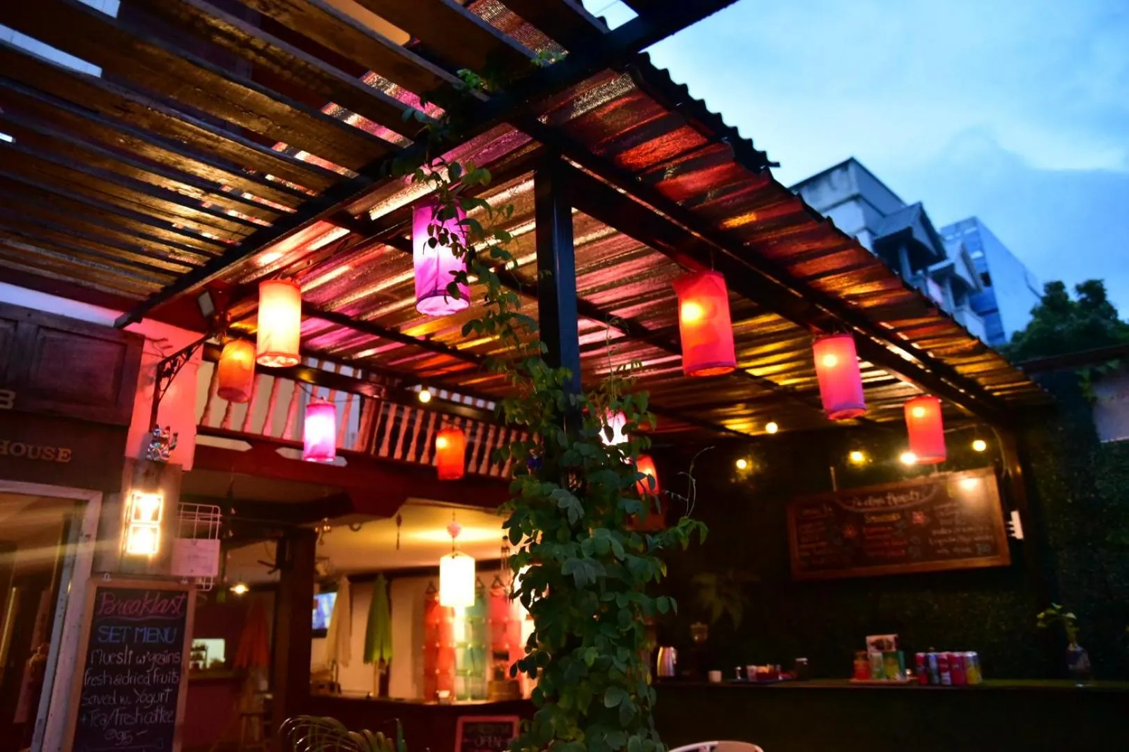 Lounge or bar in Paapu House