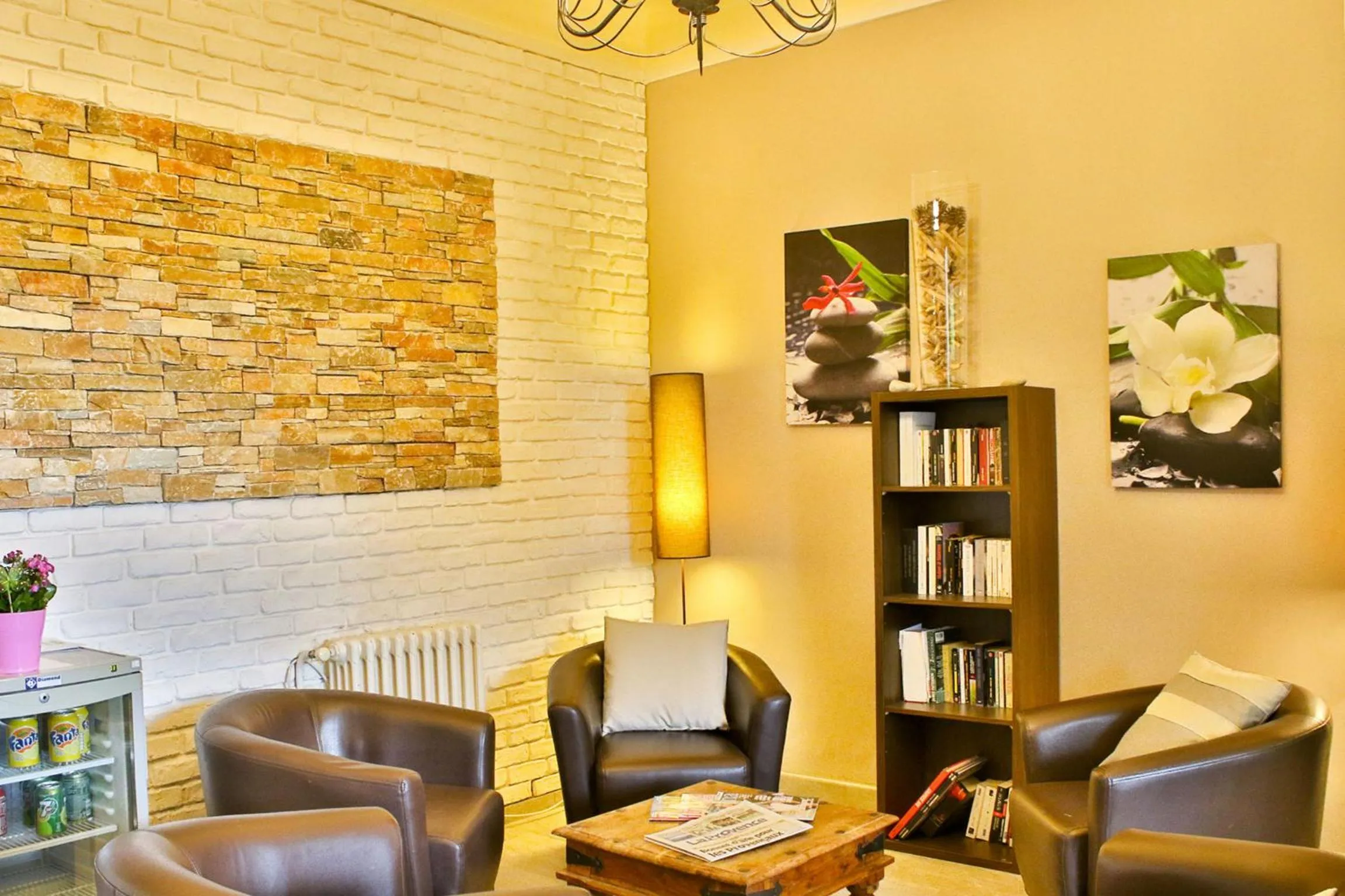 Communal lounge/ TV room in Les Lavandes