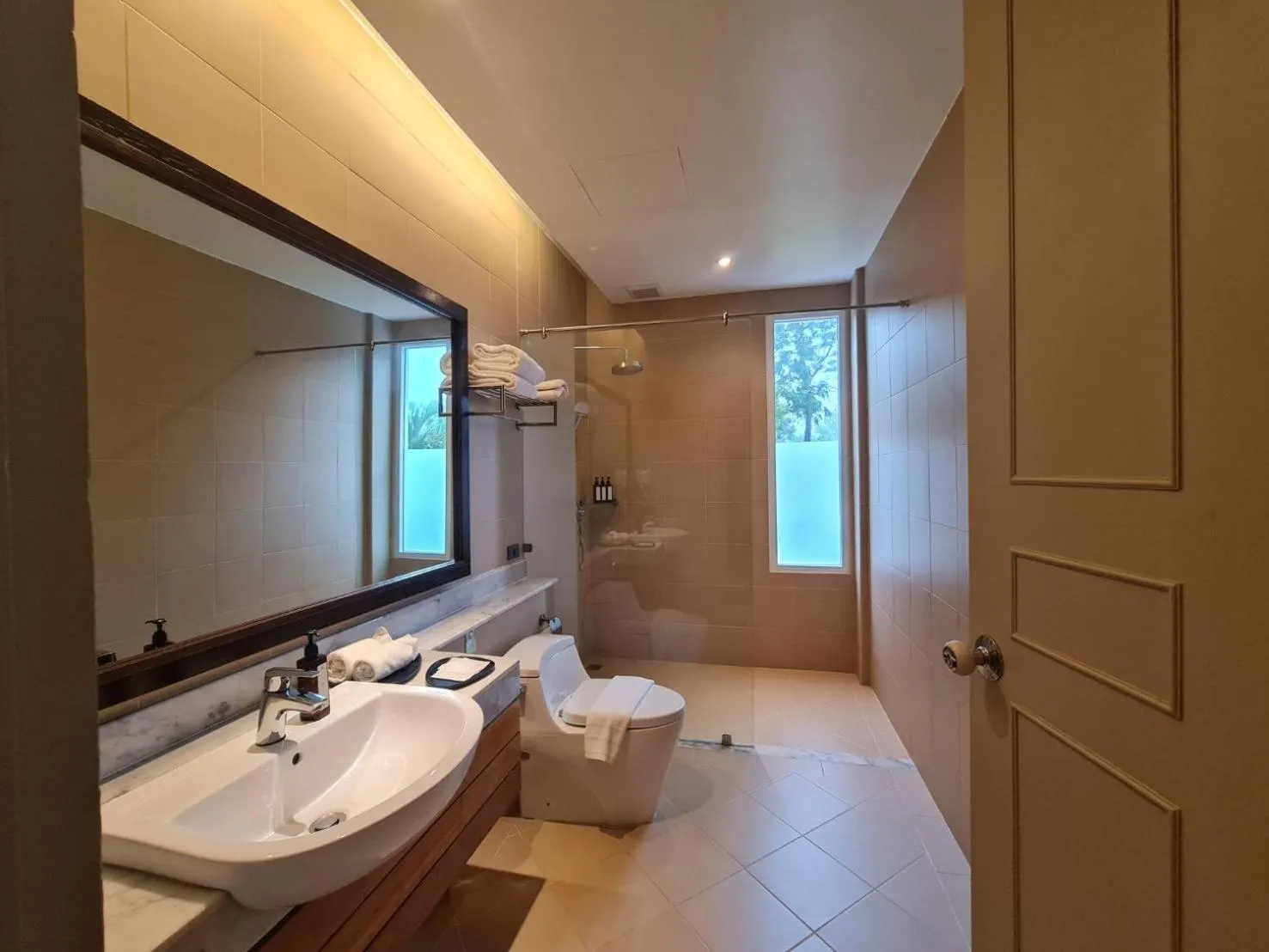 Bathroom in Katathong Golf Resort & Spa