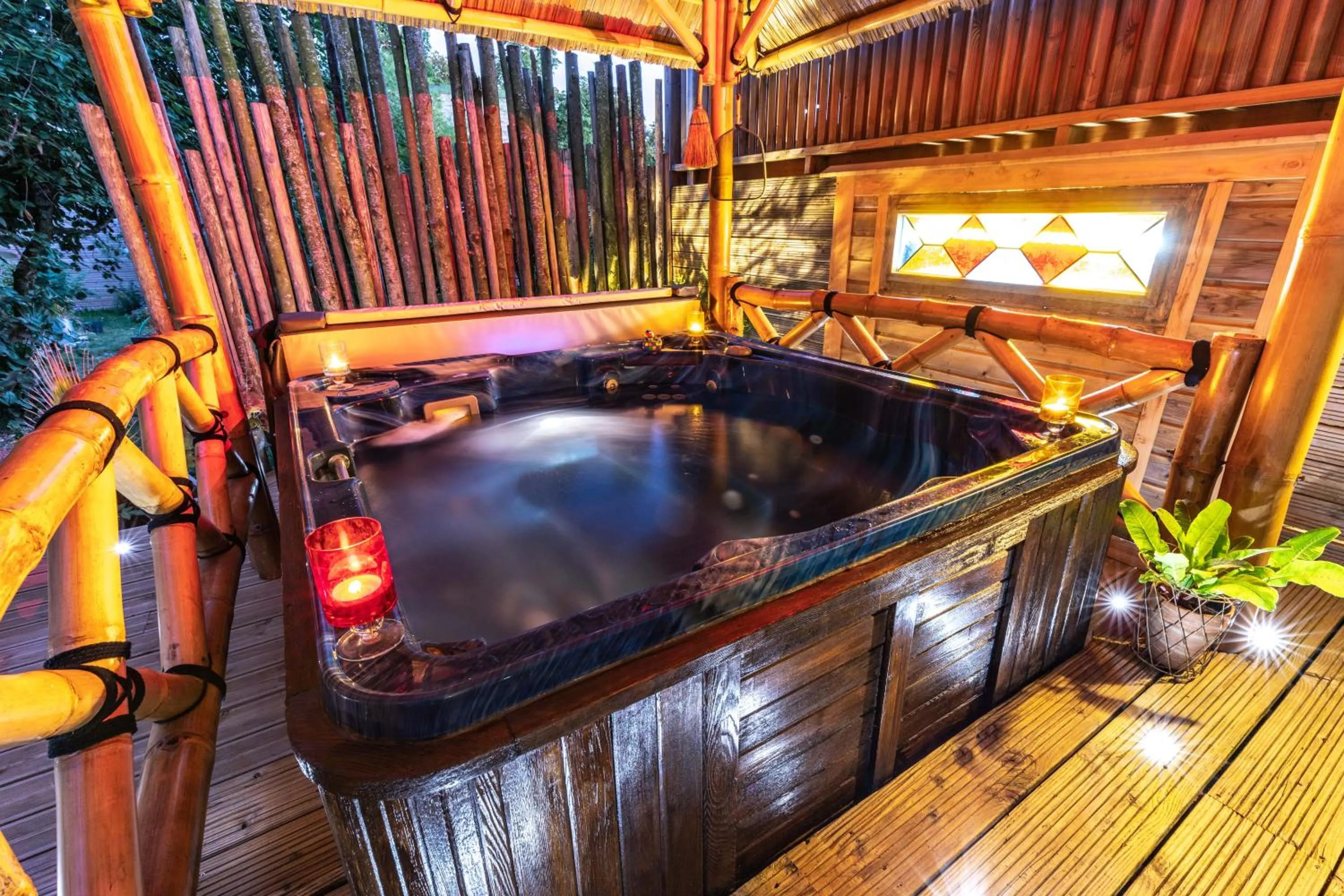 Hot Tub in Presbytère de Pancé
