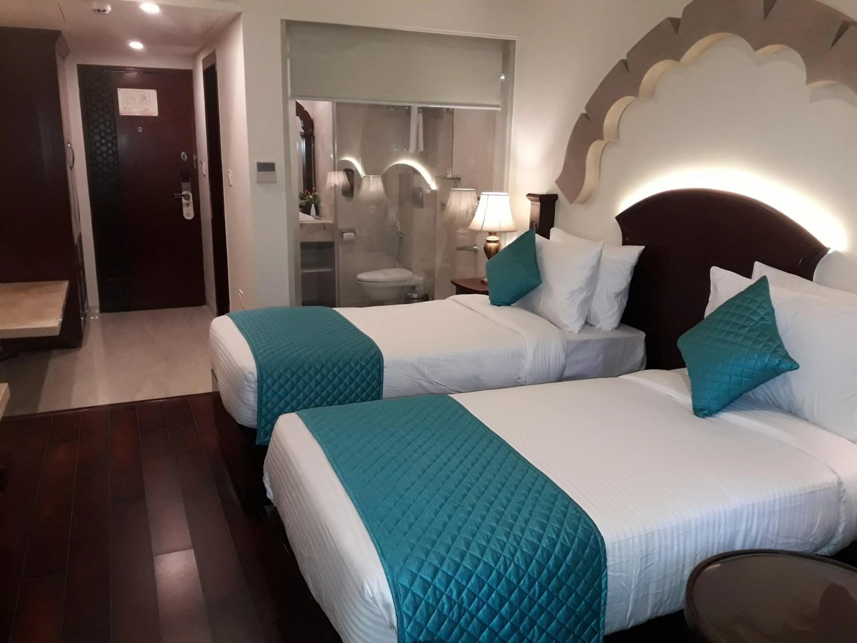 Property building, Bed in Comfort Inn Sapphire