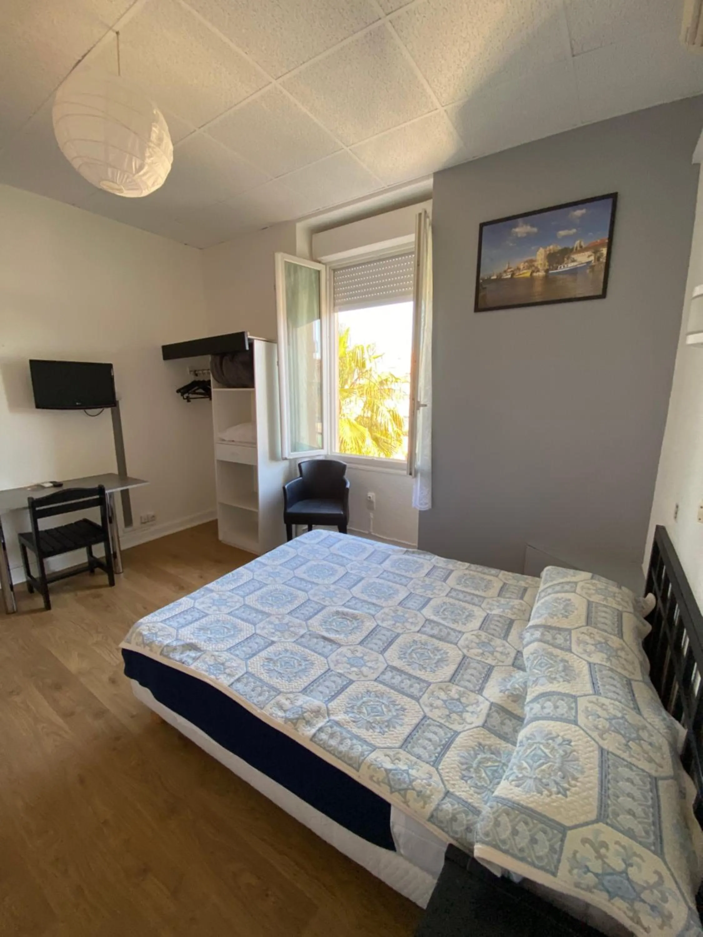 Bed in Hôtel Belle Vue d'Angleterre