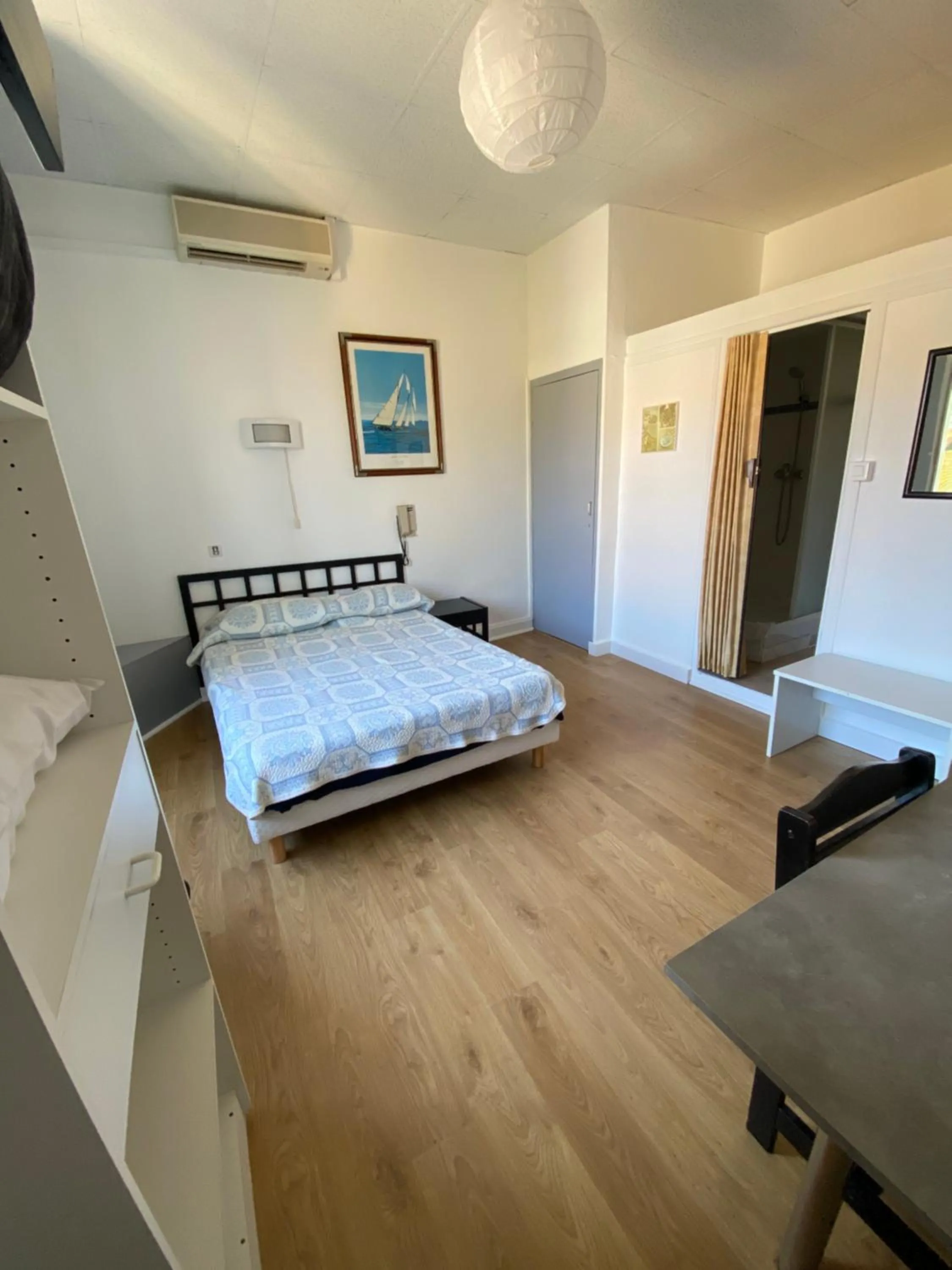 Bed in Hôtel Belle Vue d'Angleterre