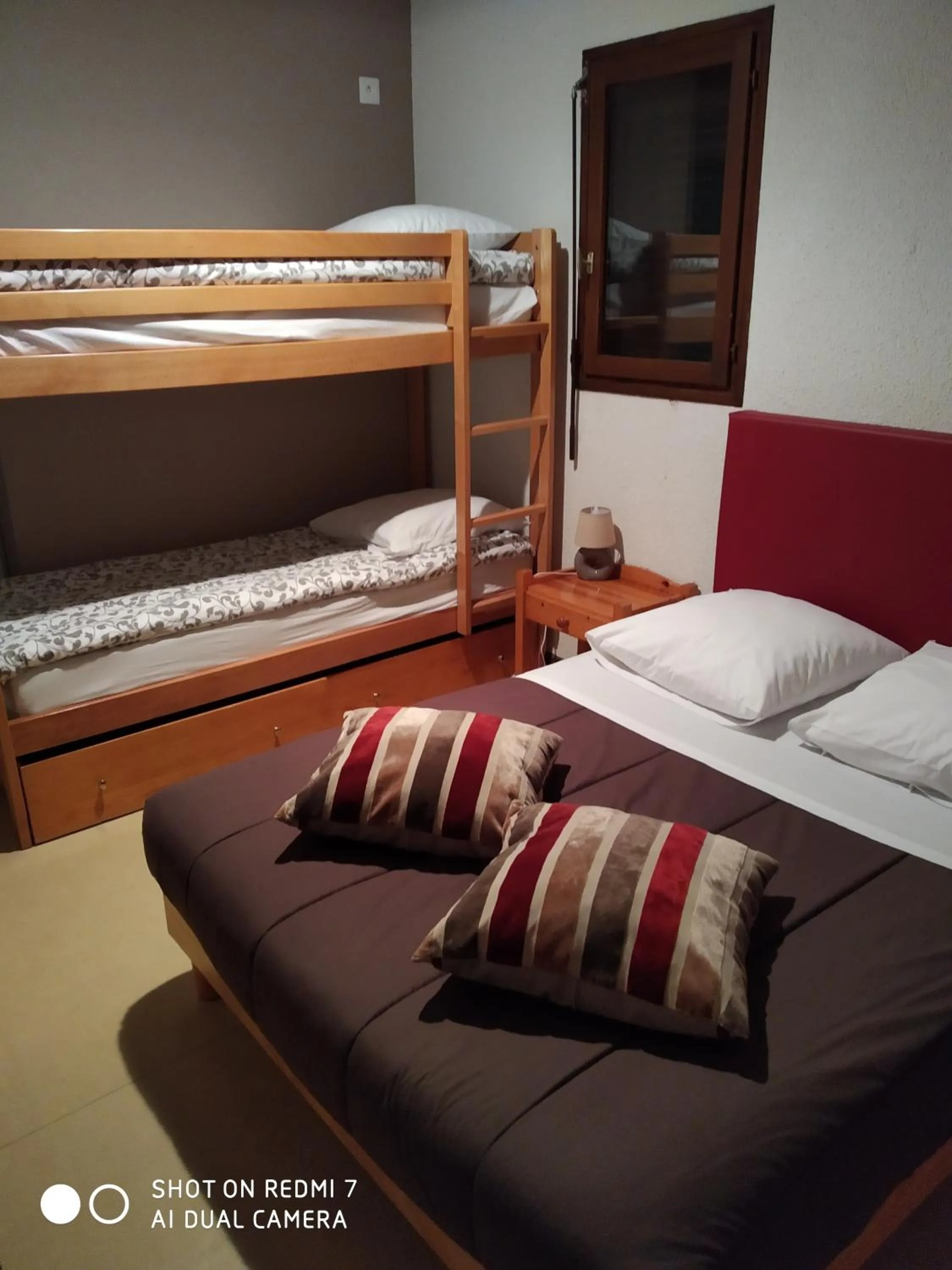 Decorative detail, Bed in Chalet Hotel Les Marmottes 2 étoiles NN