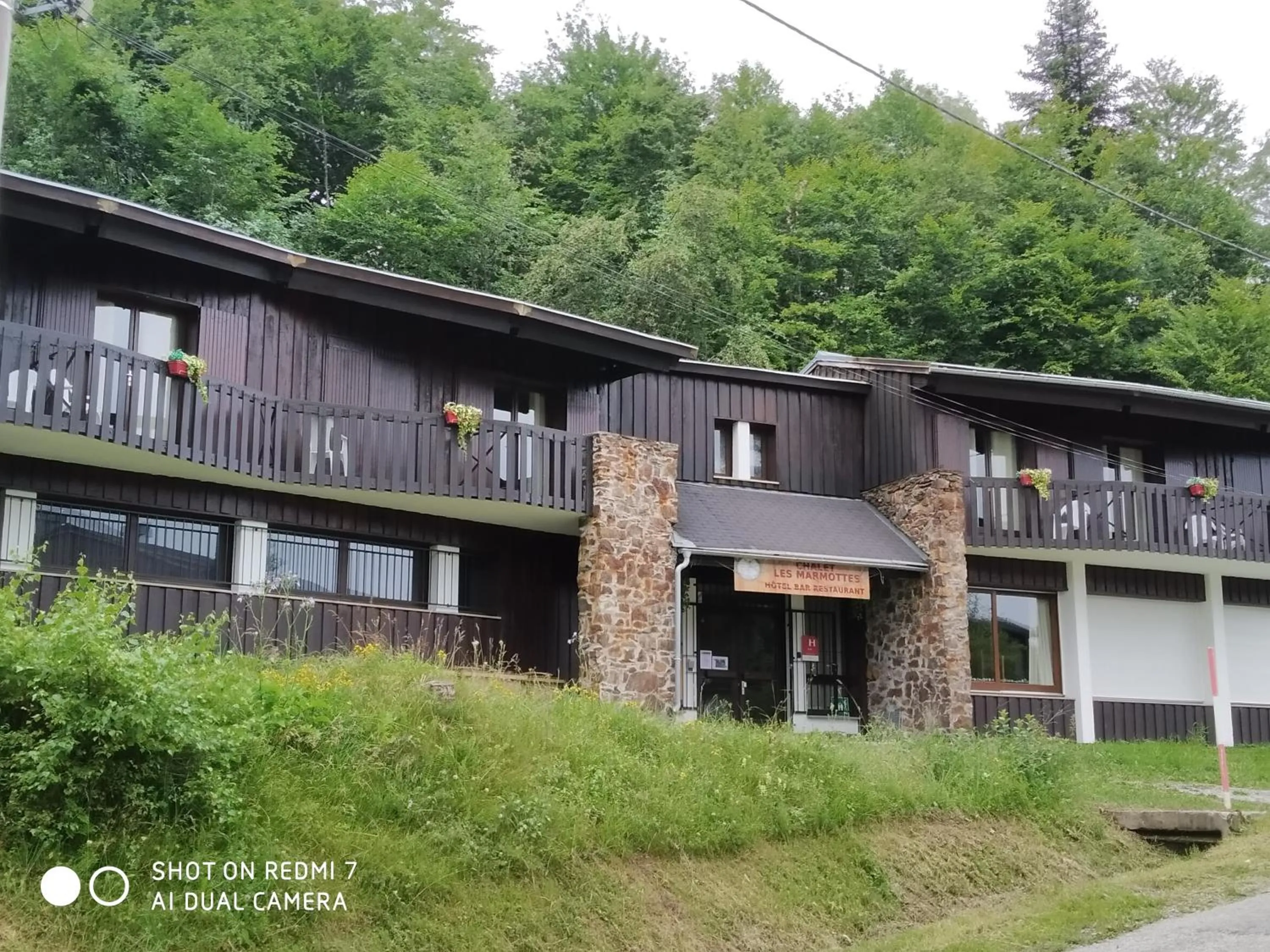 Property building in Chalet Hotel Les Marmottes 2 étoiles NN