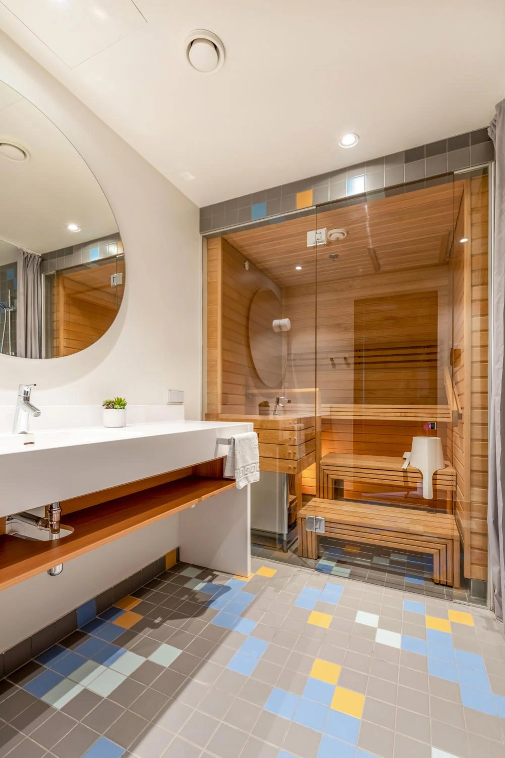 Bathroom in Hotel Sophia by Tartuhotels