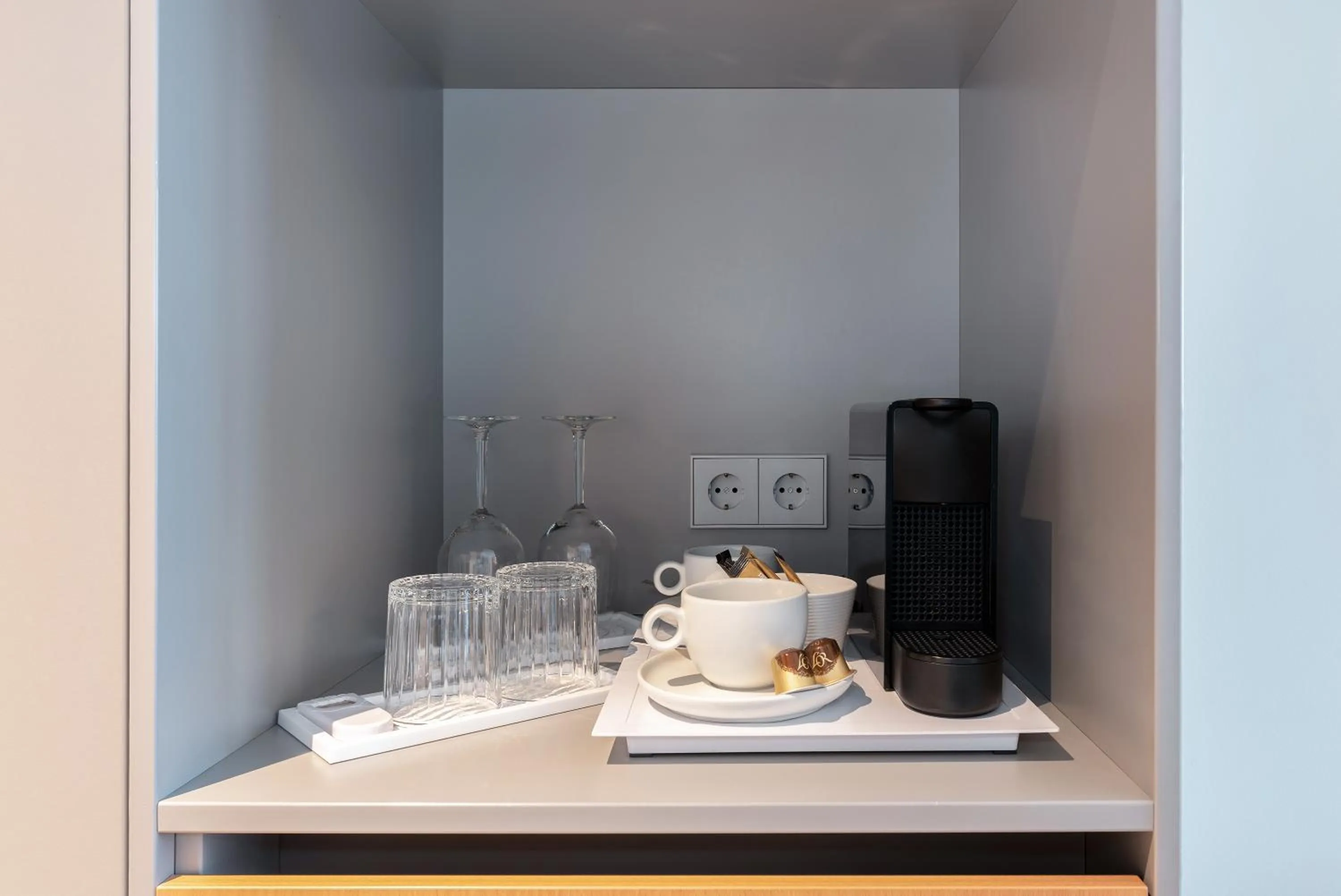Coffee/tea facilities in Hotel Sophia by Tartuhotels