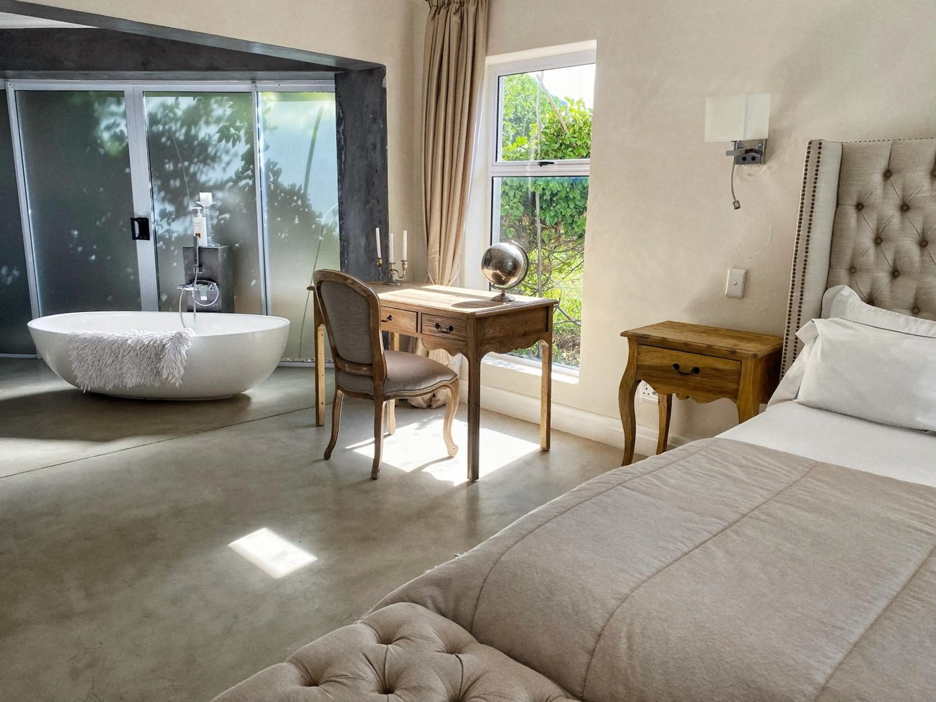 Bed in Residence William French