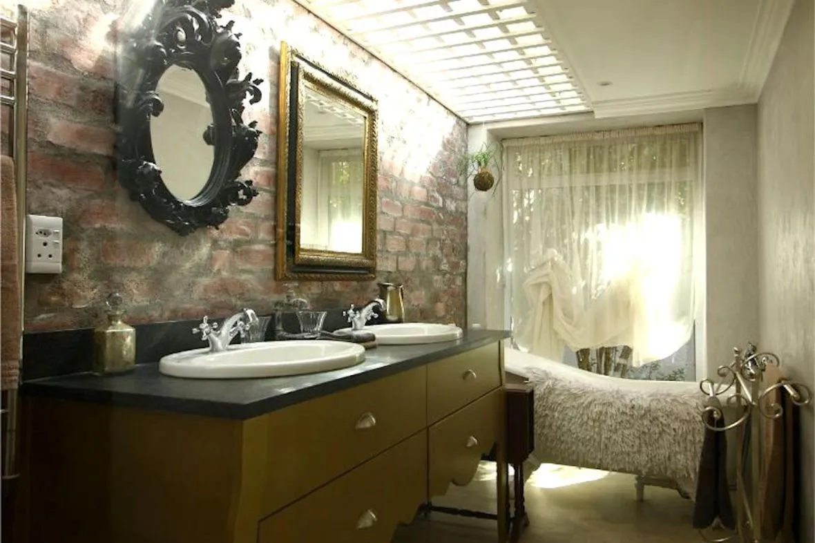 Bathroom in Residence William French