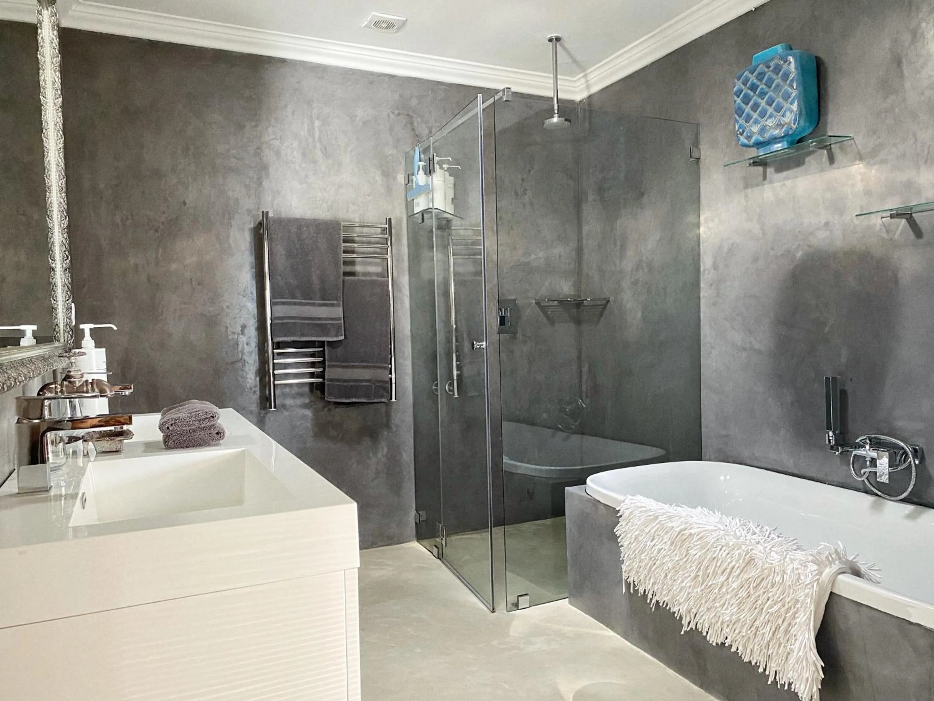 Shower in Residence William French