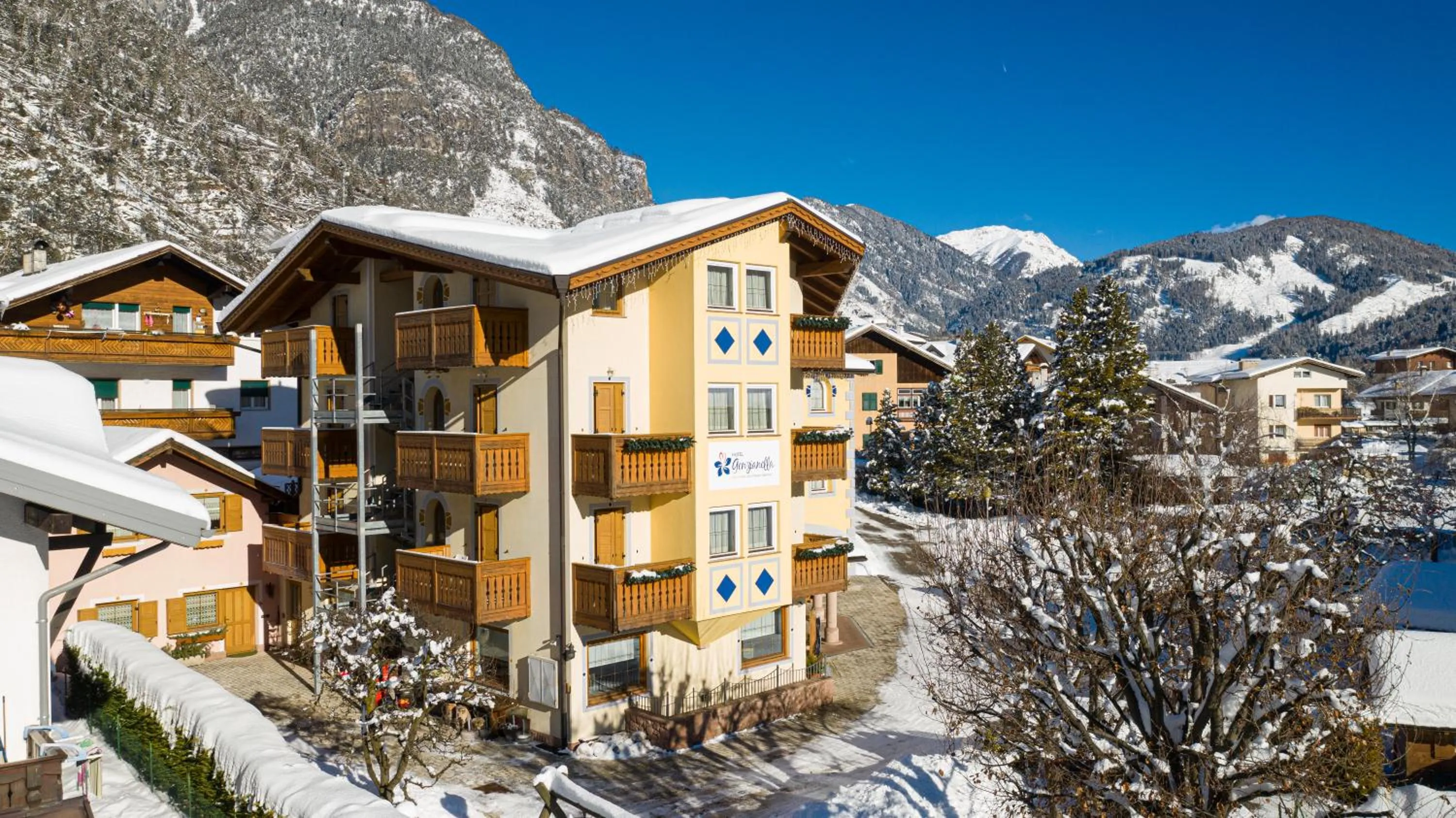 Facade/entrance in Hotel Genzianella