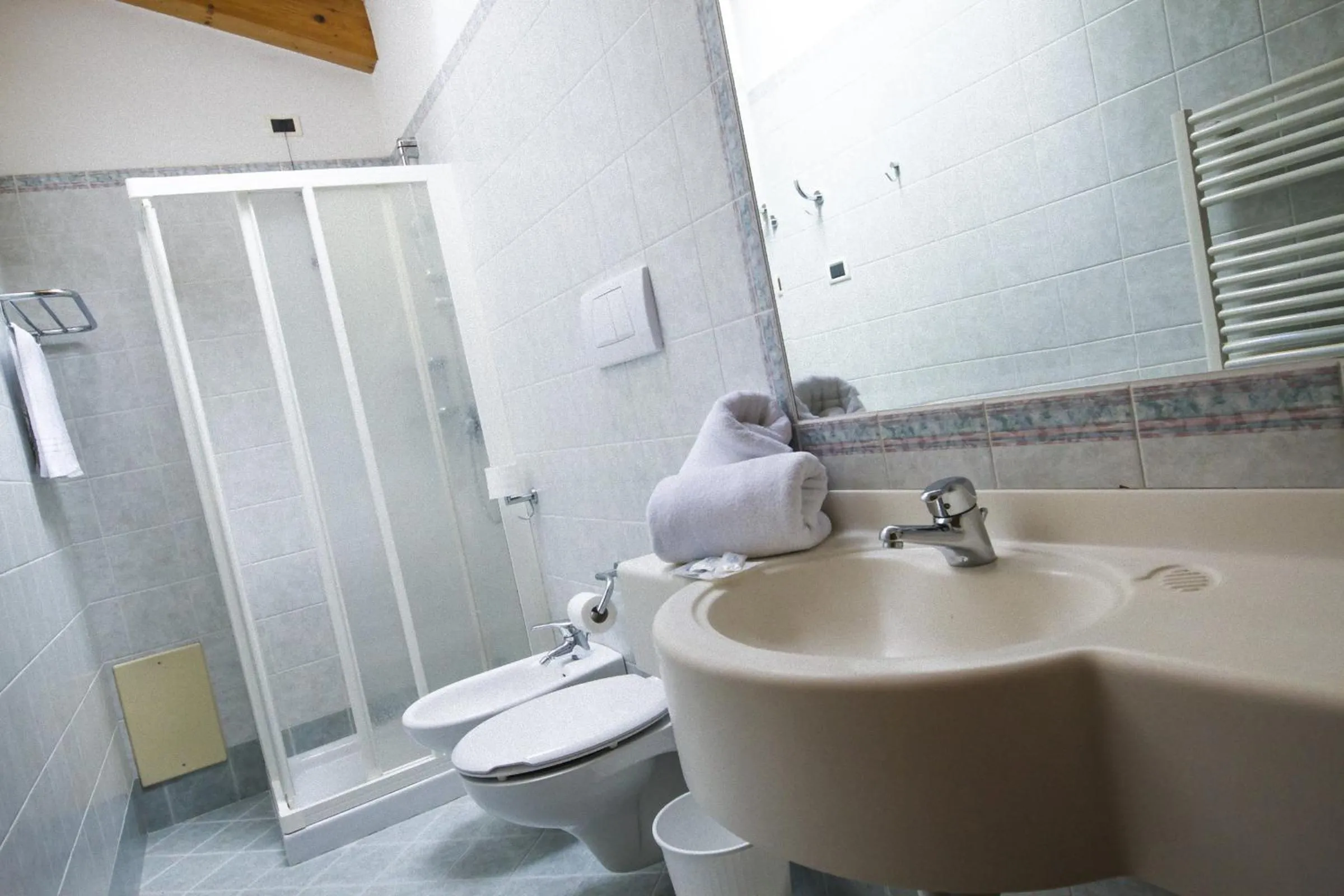 Shower in Hotel Genzianella