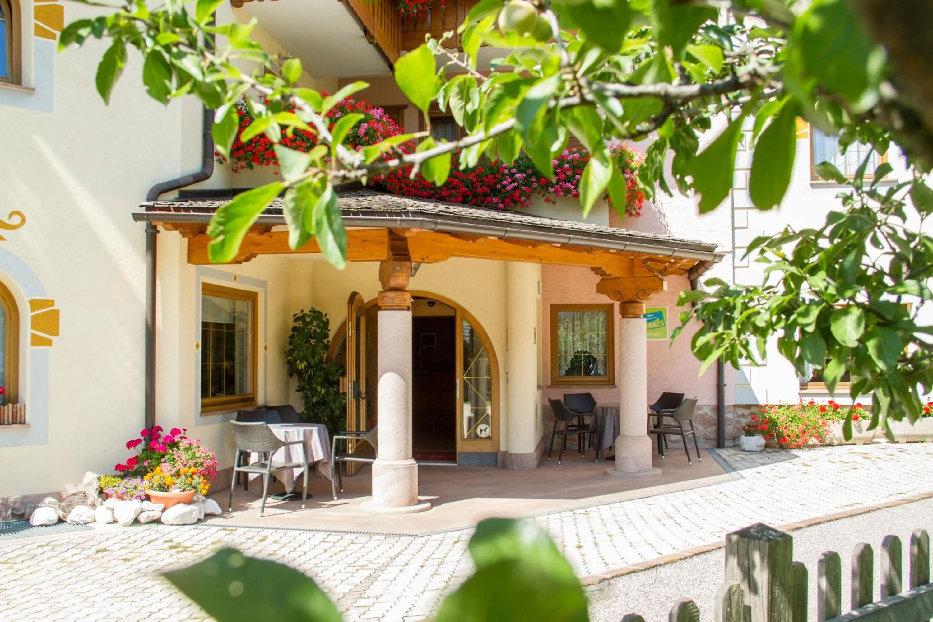 Facade/entrance in Hotel Genzianella