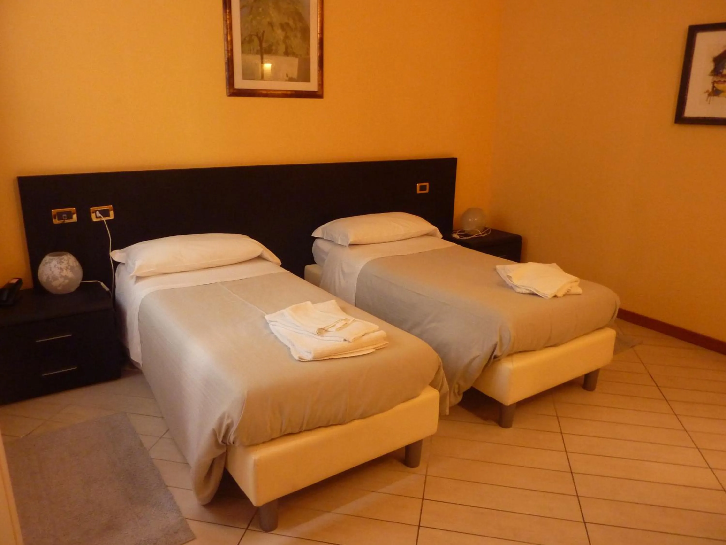 Bedroom, Bed in Hotel Padus Meublè Parma