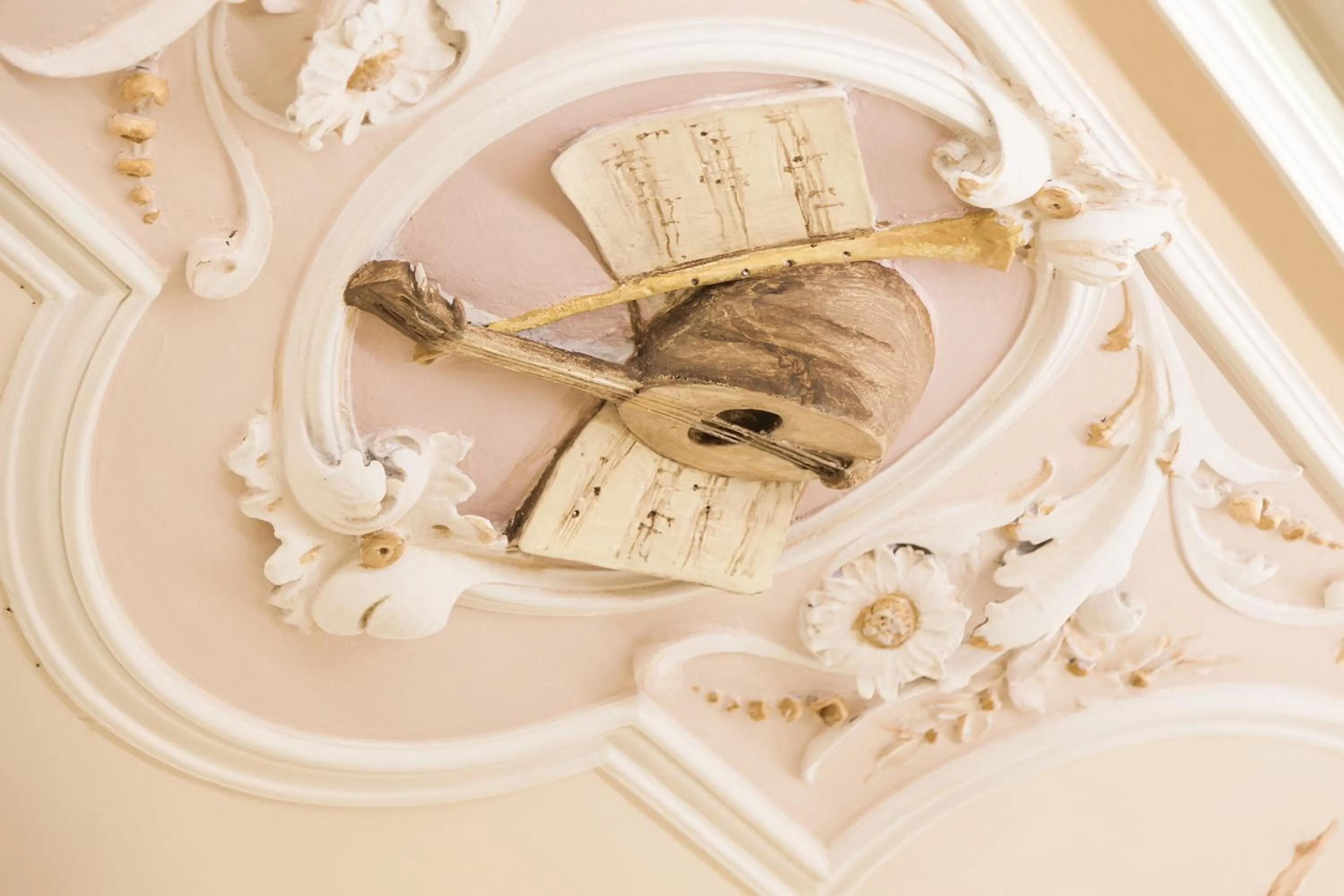 Decorative detail in Il Leone Blu