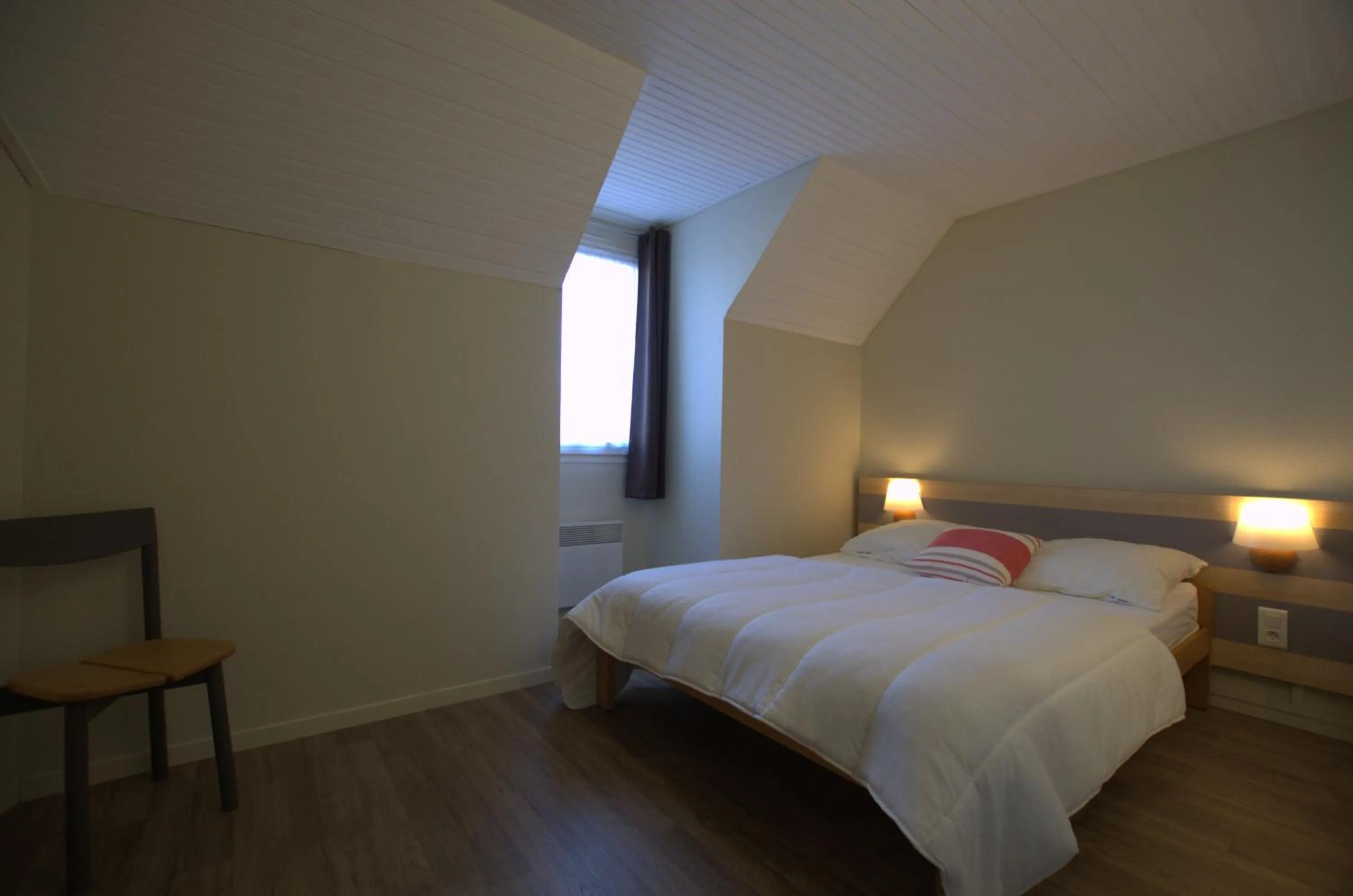 Bedroom, Bed in Orient Village