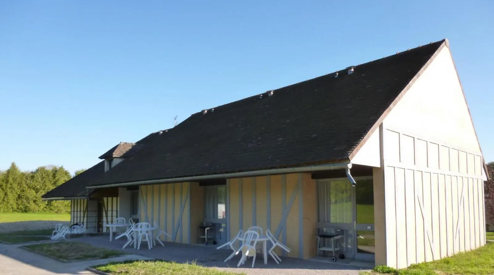 Facade/entrance in Orient Village