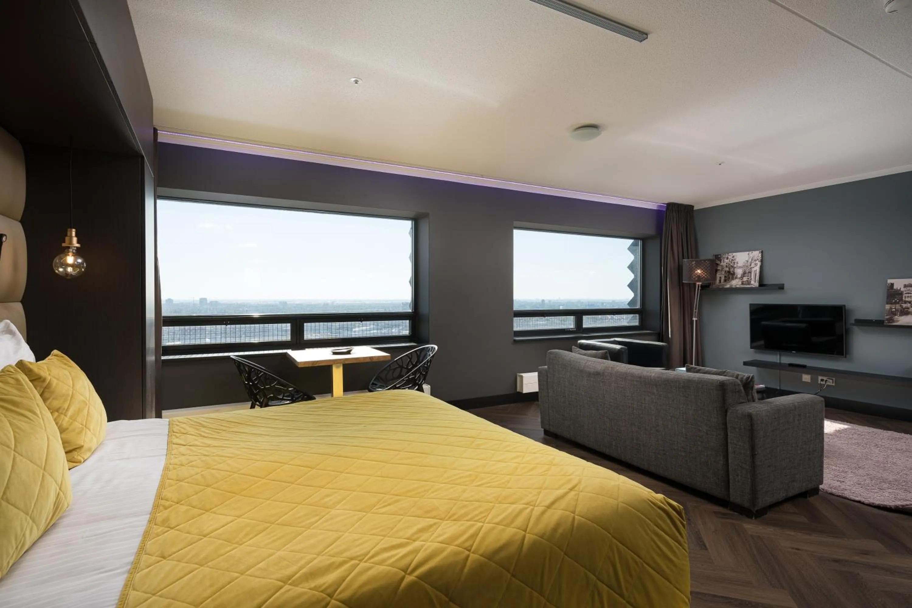 Bed in The Penthouse At The Hague Tower