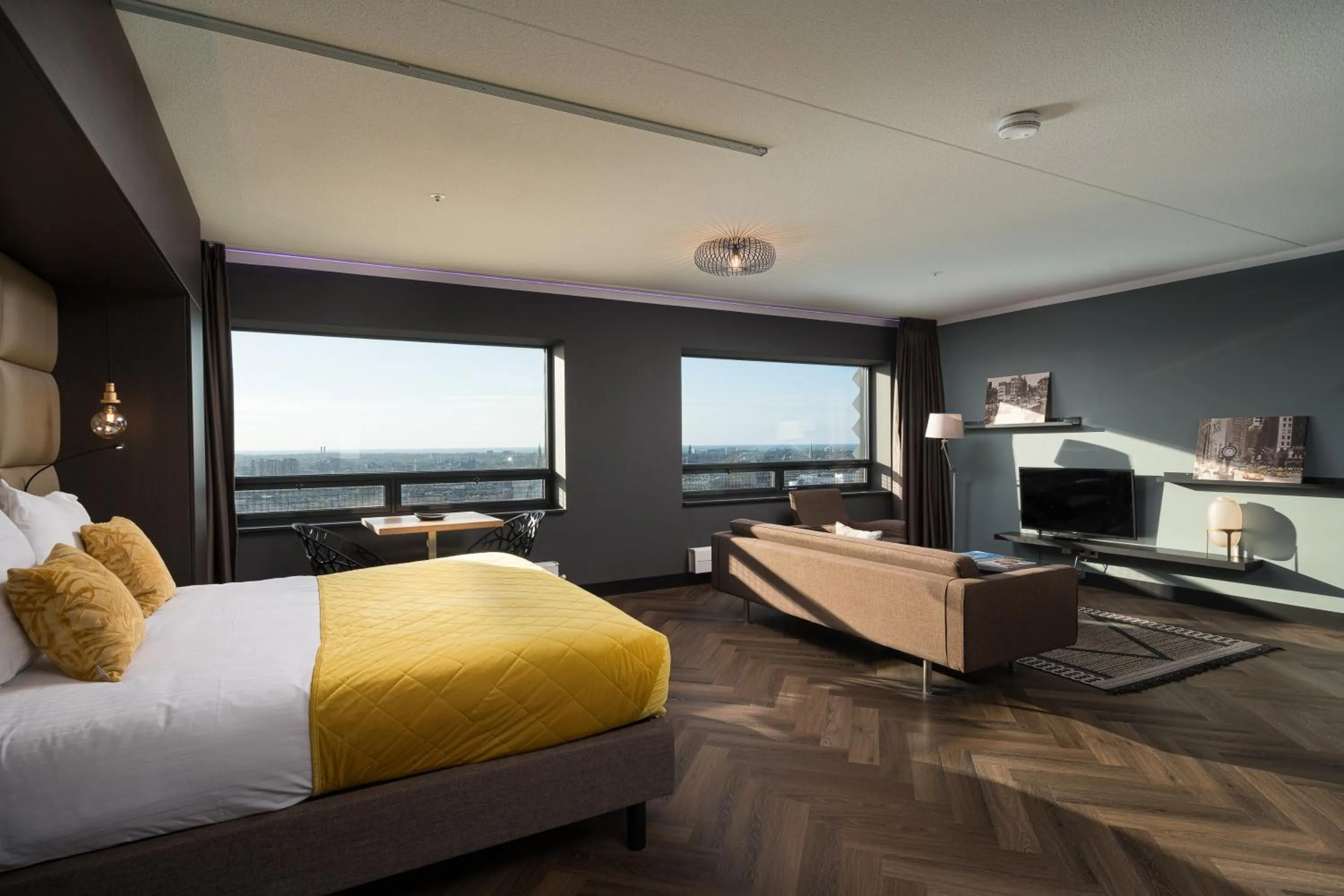 Sea view, Bed in The Penthouse At The Hague Tower