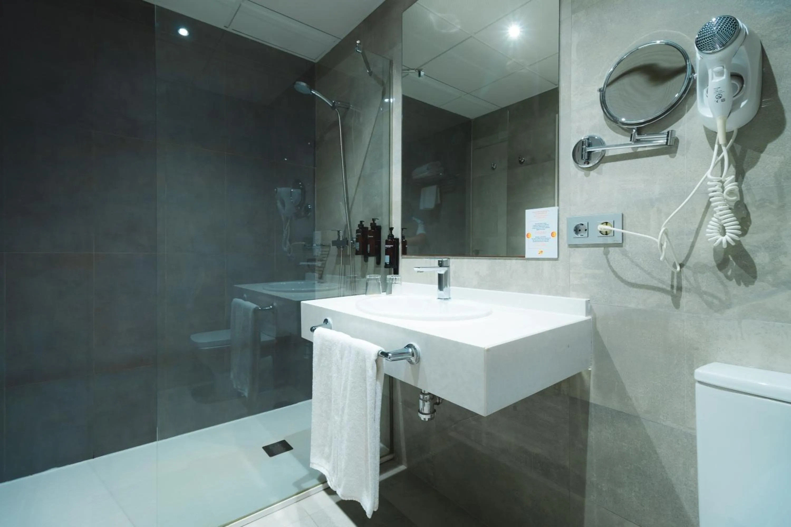 Bathroom in Dos Playas - 30º hotels