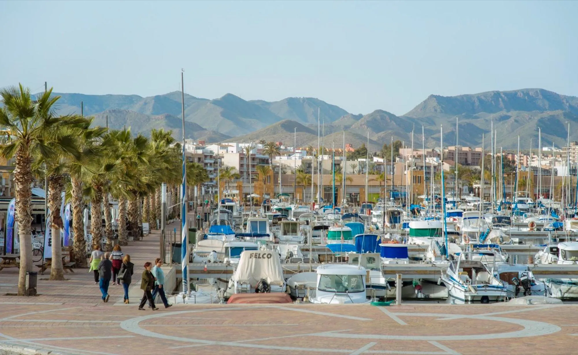 Shopping Area in Dos Playas - 30º hotels