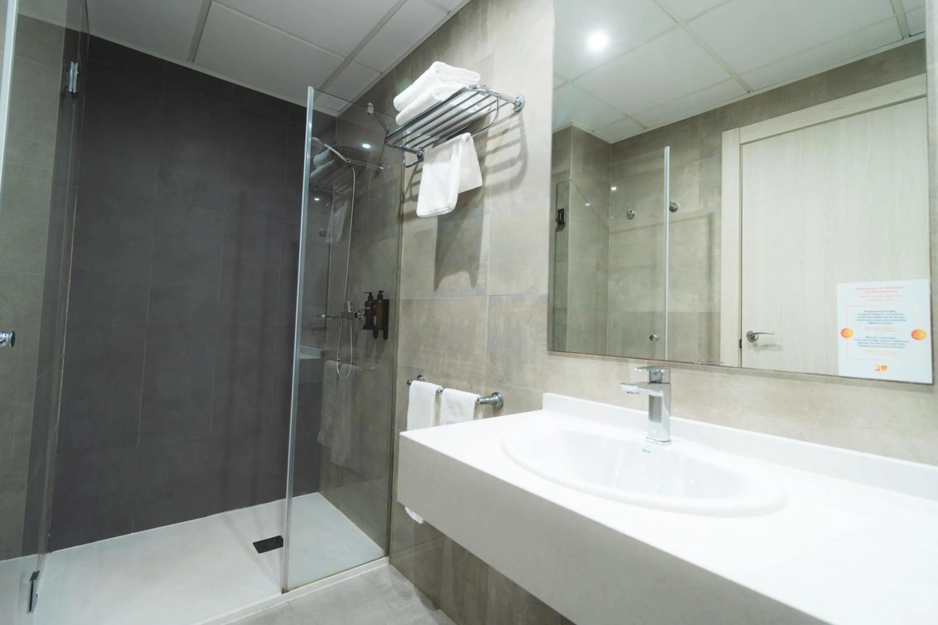 Bathroom in Dos Playas - 30º hotels